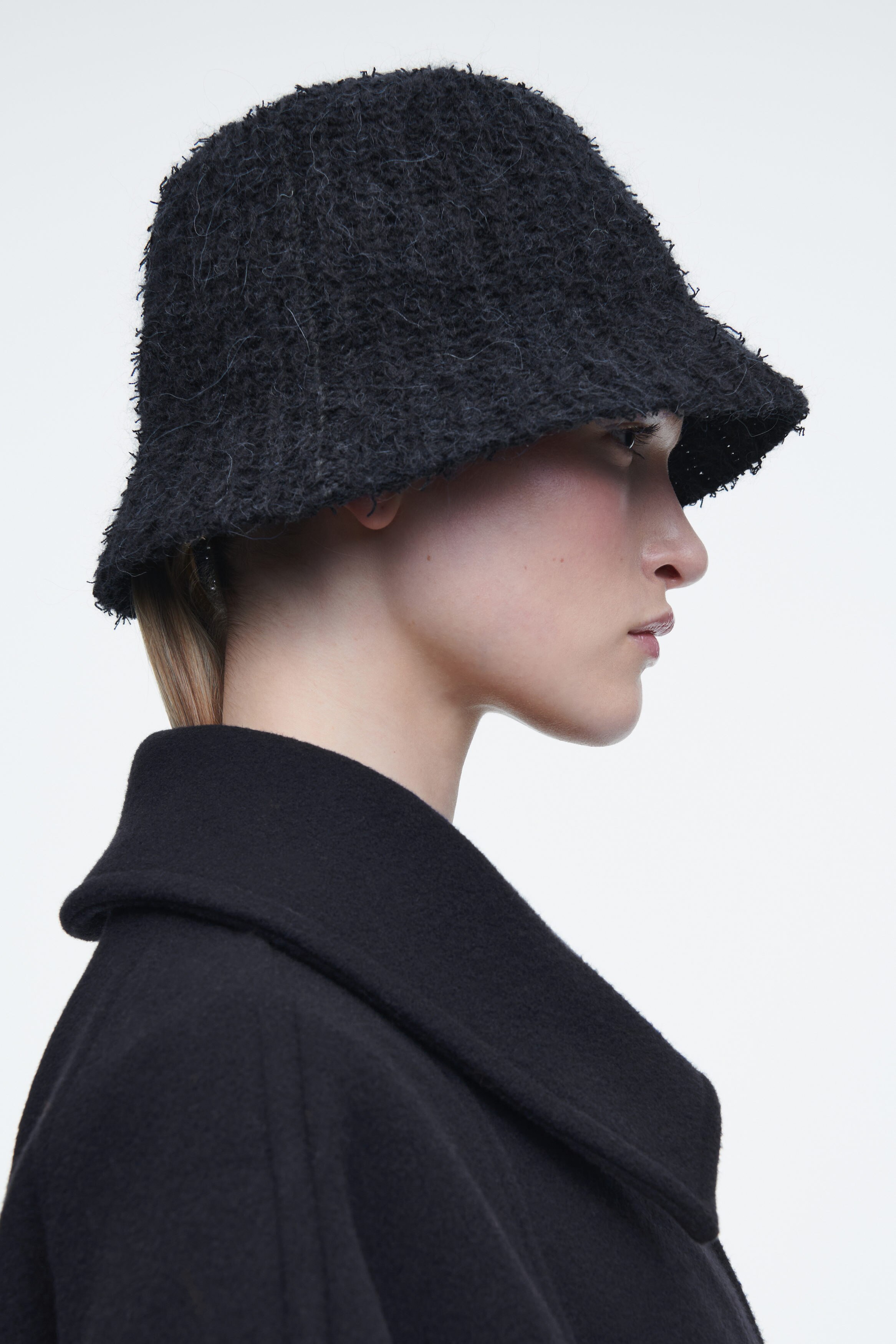UMBRO■Knit Bucket Hat■送料込 TEXTURED BUCKET HAT - INDIGO | COS