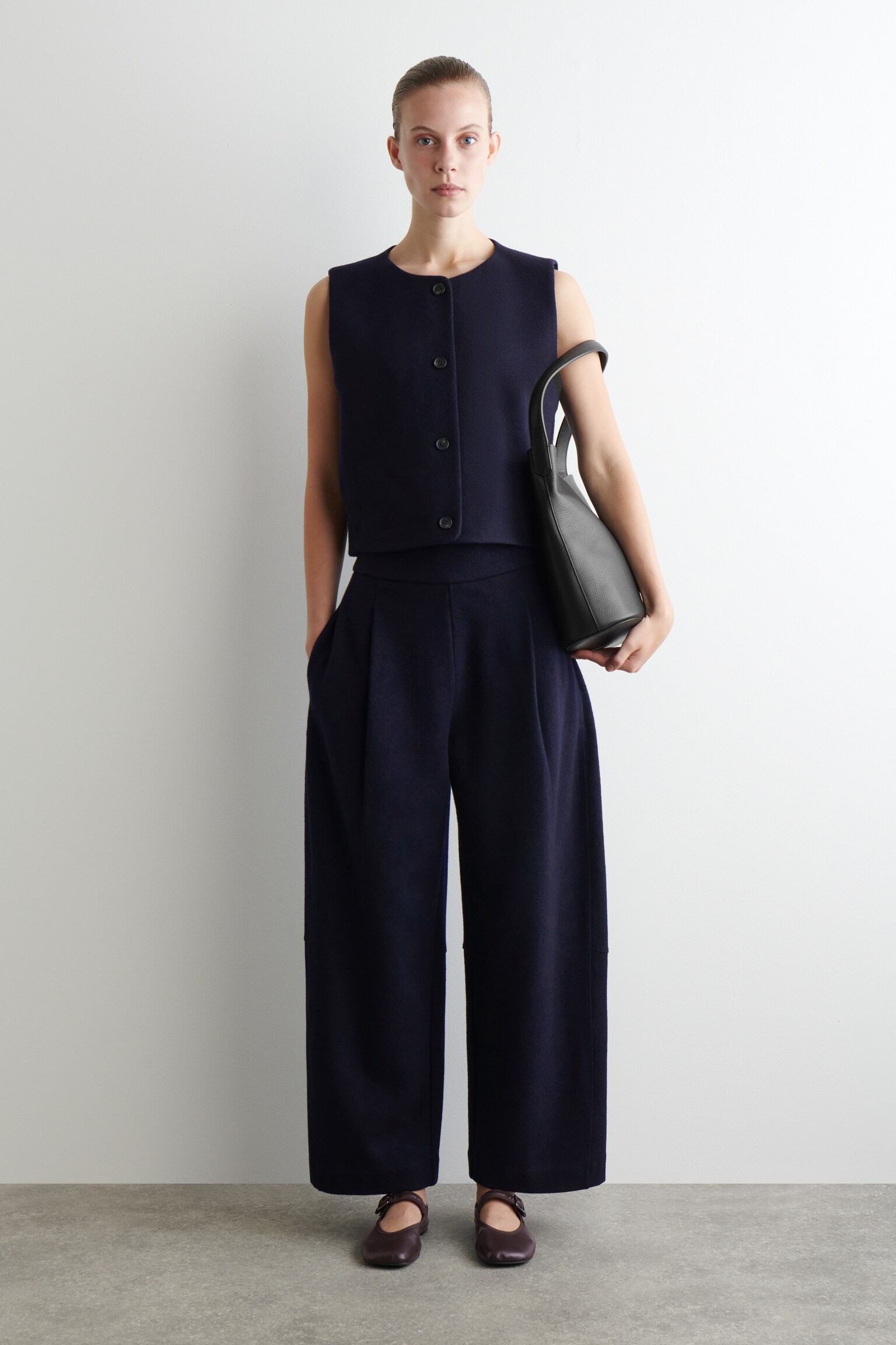 HOSE AUS KOCHWOLLE MIT BARREL-BEIN - NAVYBLAU