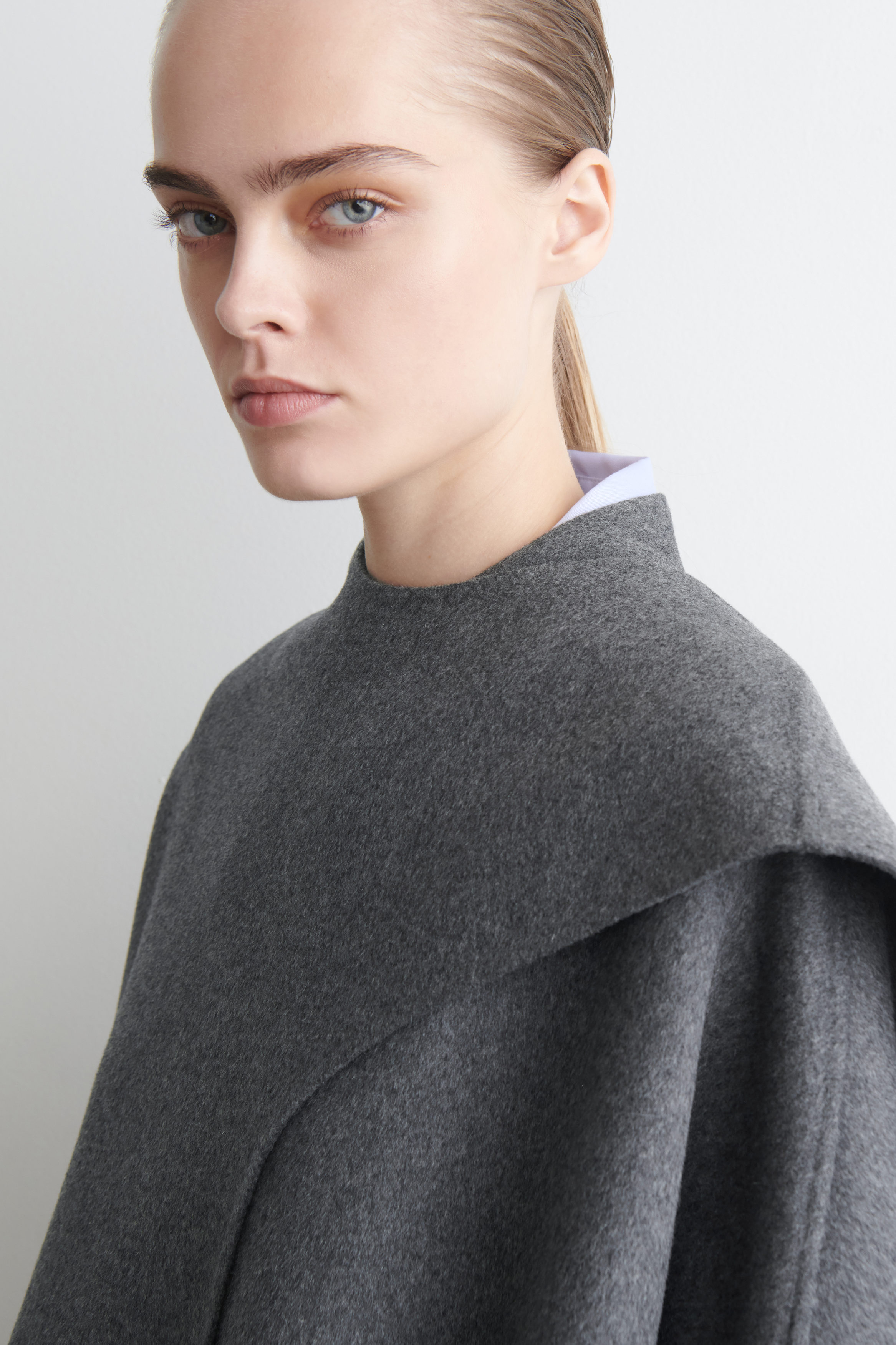 DOUBLE-FACED MERINO WOOL SCARF CAPE - GRAY | COS US