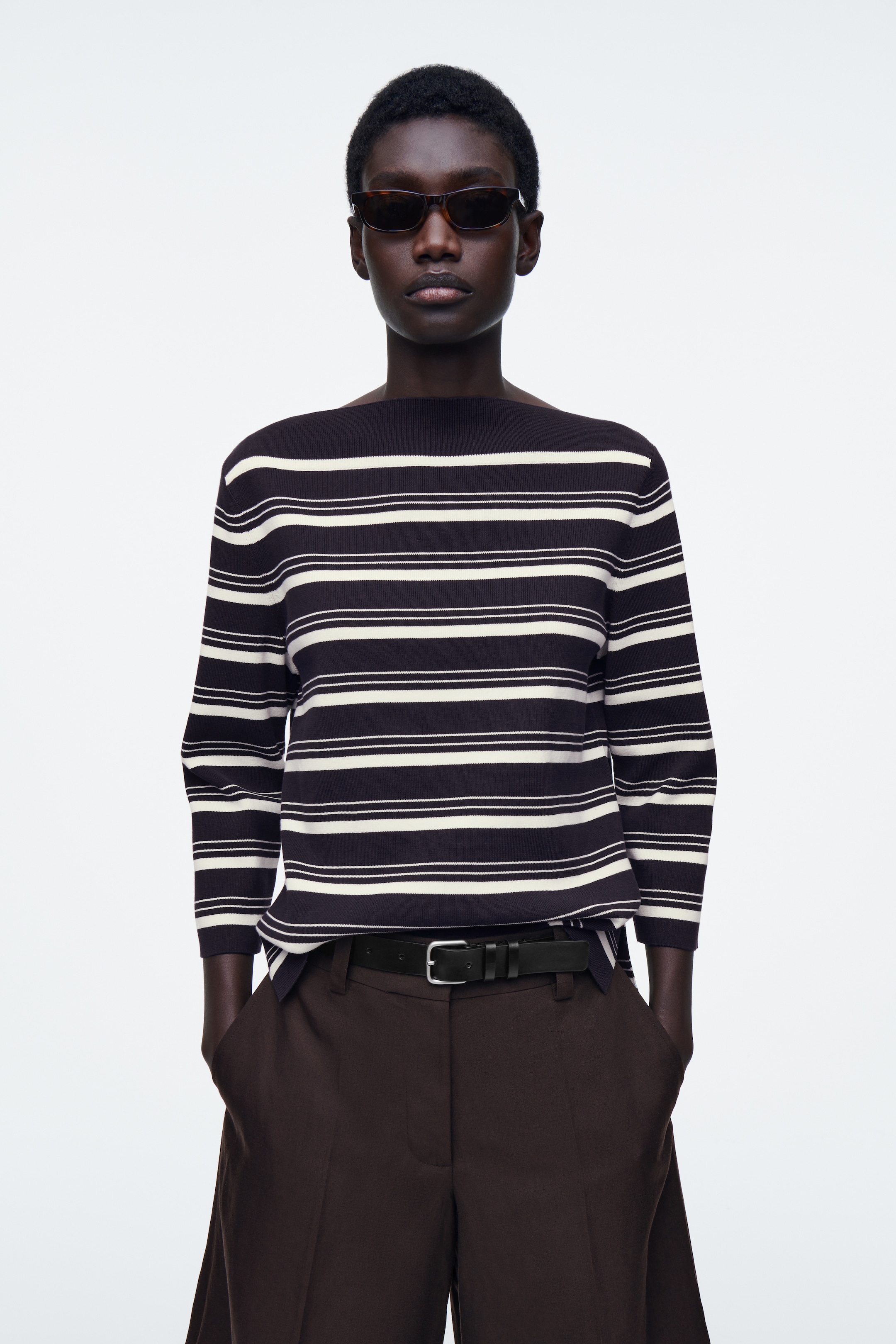 Nagyobb kép megtekintése: CSÓVÁS NYAKÚ CSÍKOS PAMUT PULÓVER - Tengerészkék / csíkos - NŐI | H&M HU 1