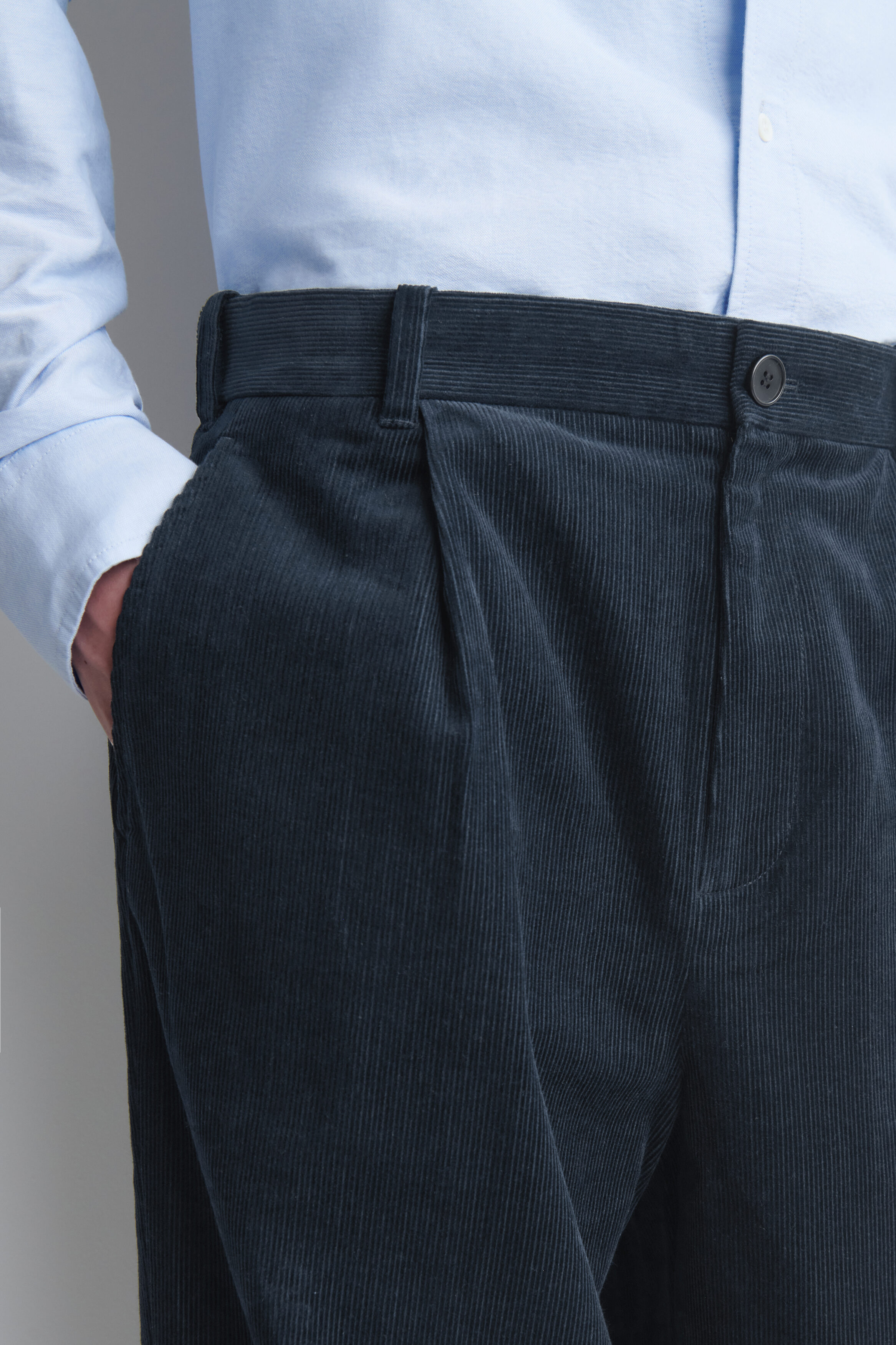 CORDUROY RELAXED-FIT TAPERED PANTS - NAVY | COS US