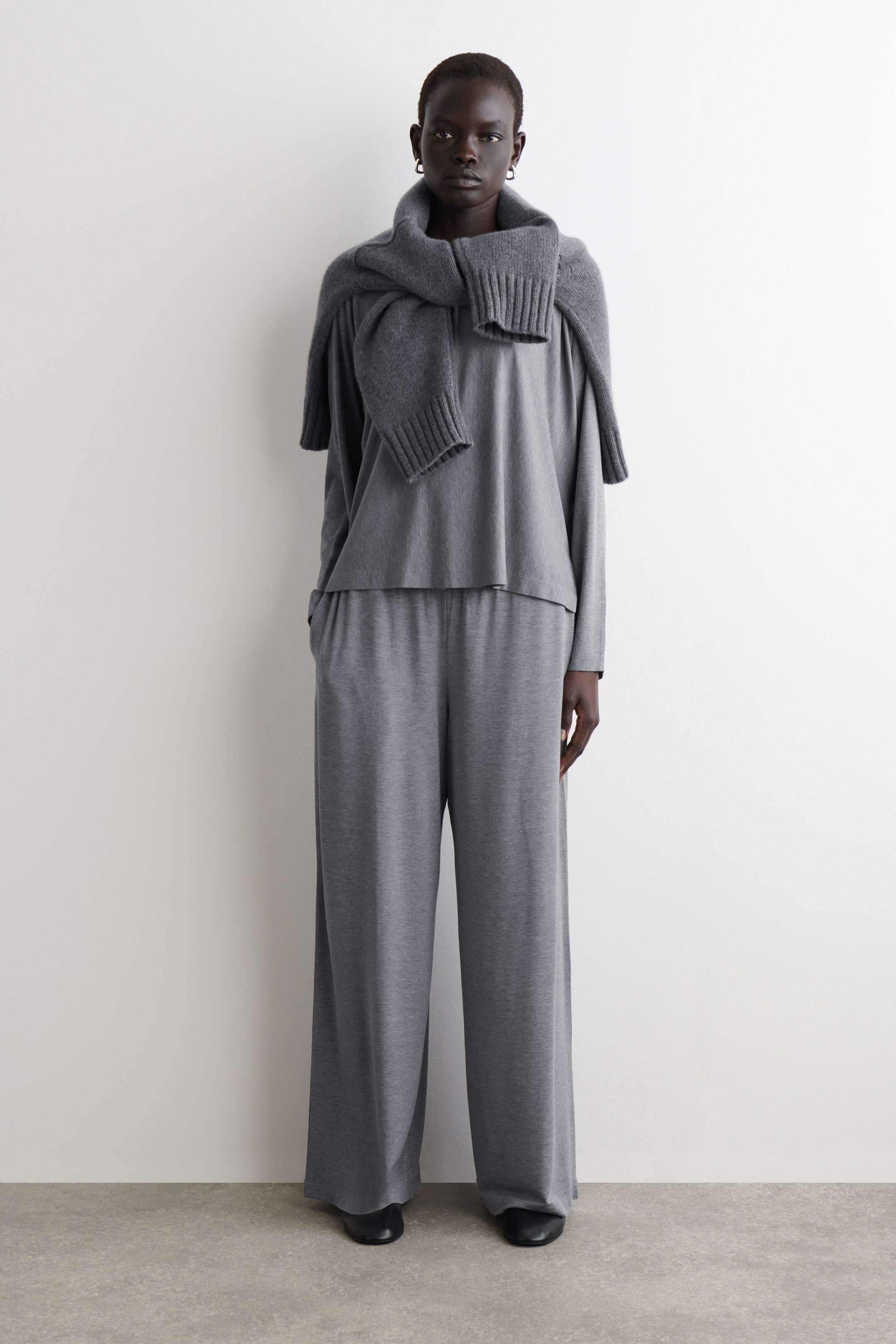 Ingrandisci l'immagine: FLUID JERSEY LONG-SLEEVED TOP - GREY - DONNA | H&M CH 2