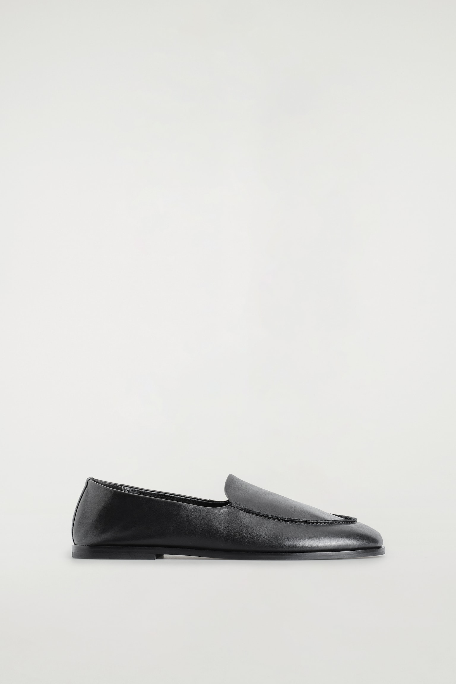CLASSIC LEATHER LOAFERS