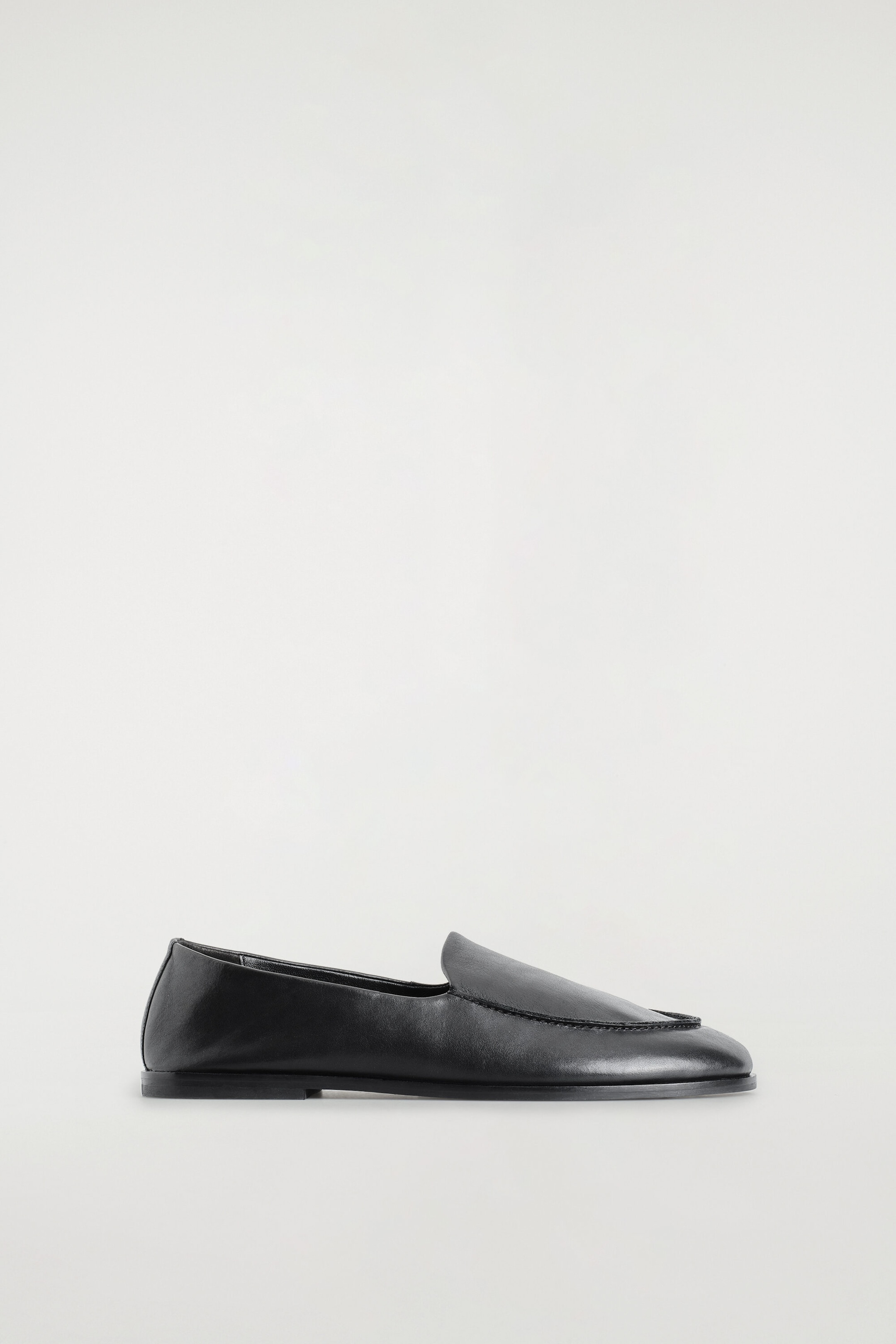 CLASSIC LEATHER LOAFERS