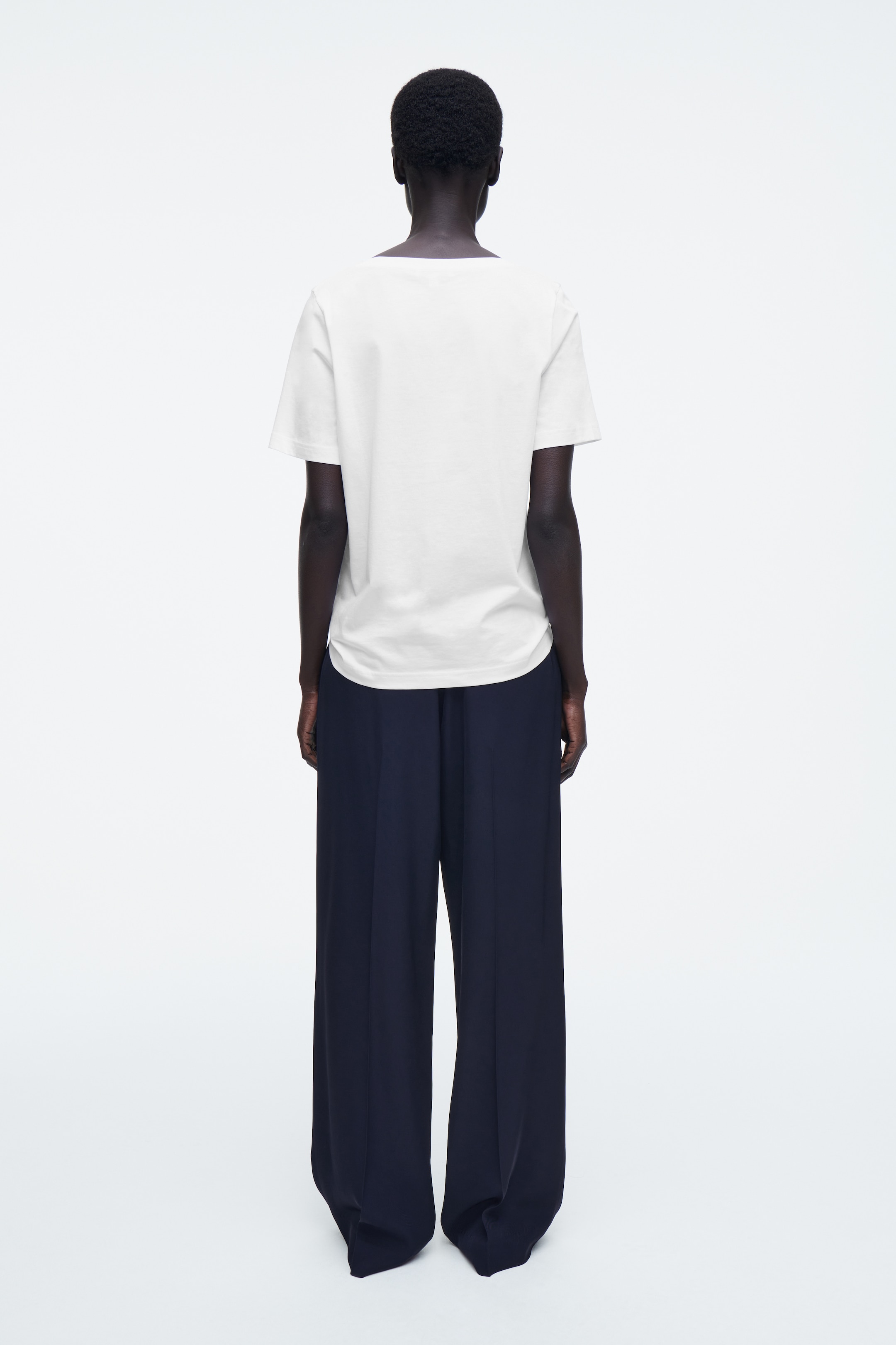Ver imagen más grande: CAMISETA CUELLO DE PICO 24/7 REGULAR FIT - BLANCO - MUJER | H&M ES 4