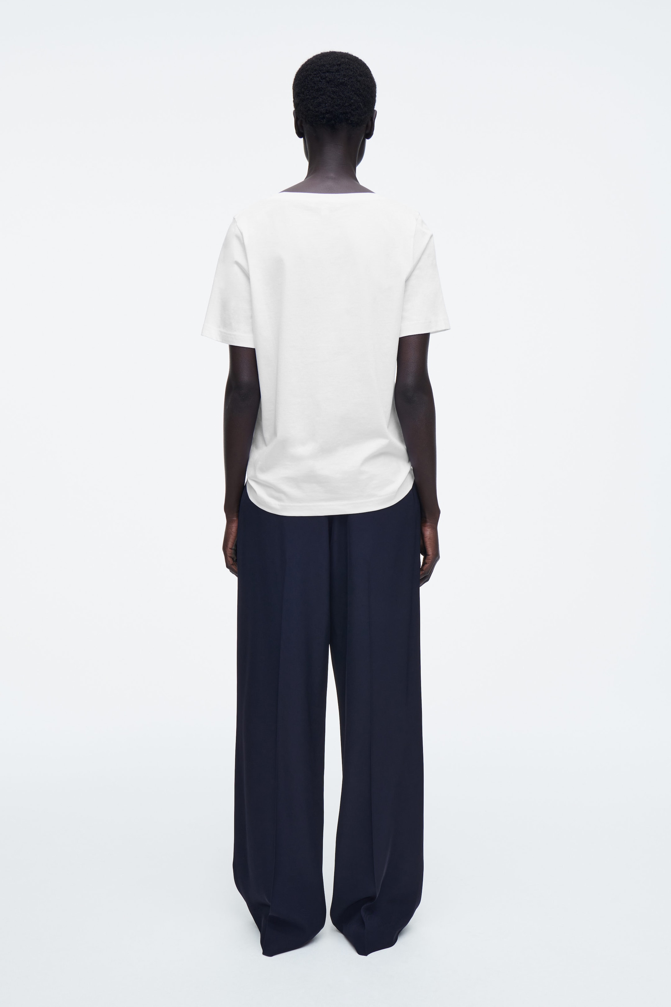 24/7 V-NECK T-SHIRT