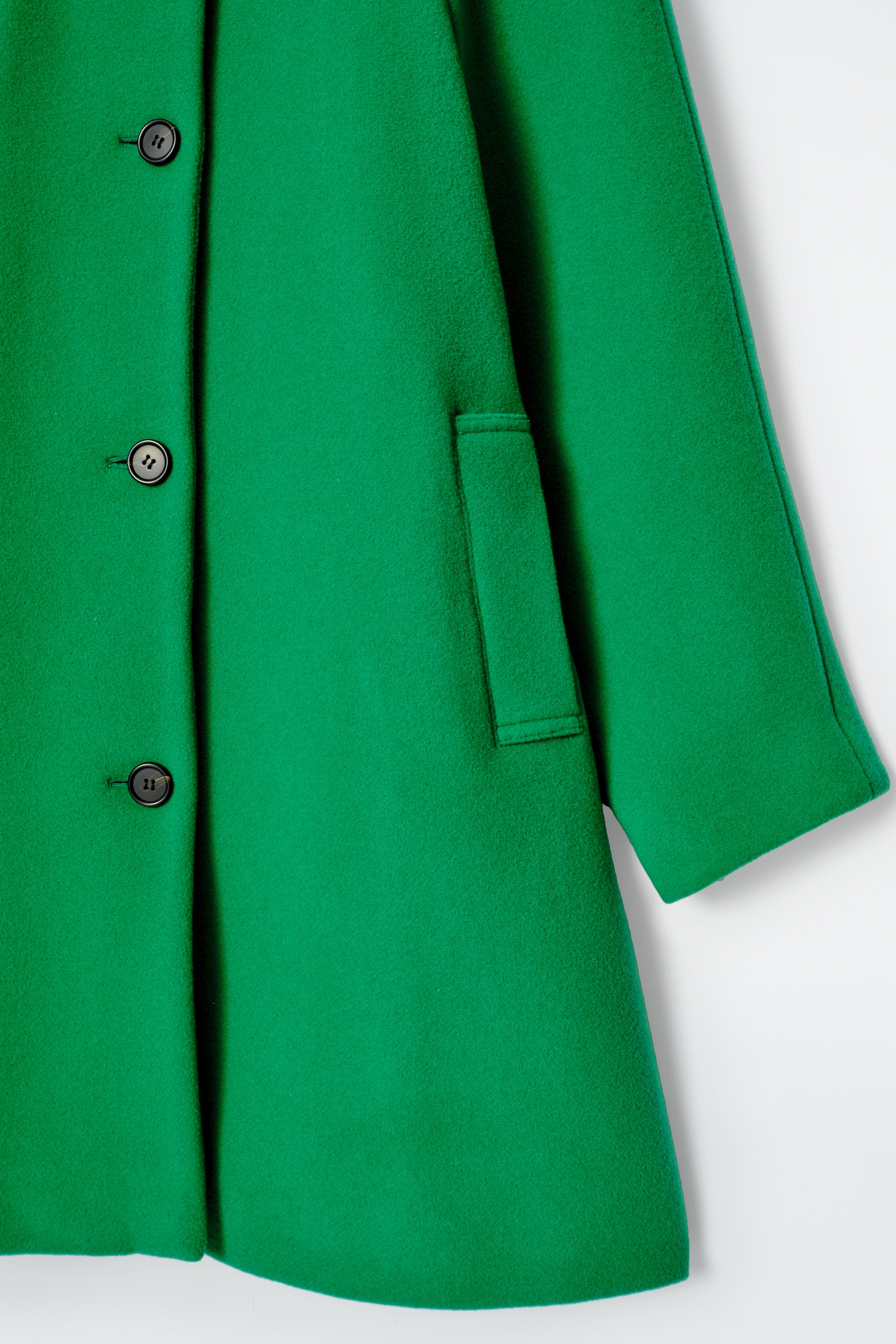 ABRIGO OVERSIZE DE LANA CON CAPUCHA - VERDE - 8