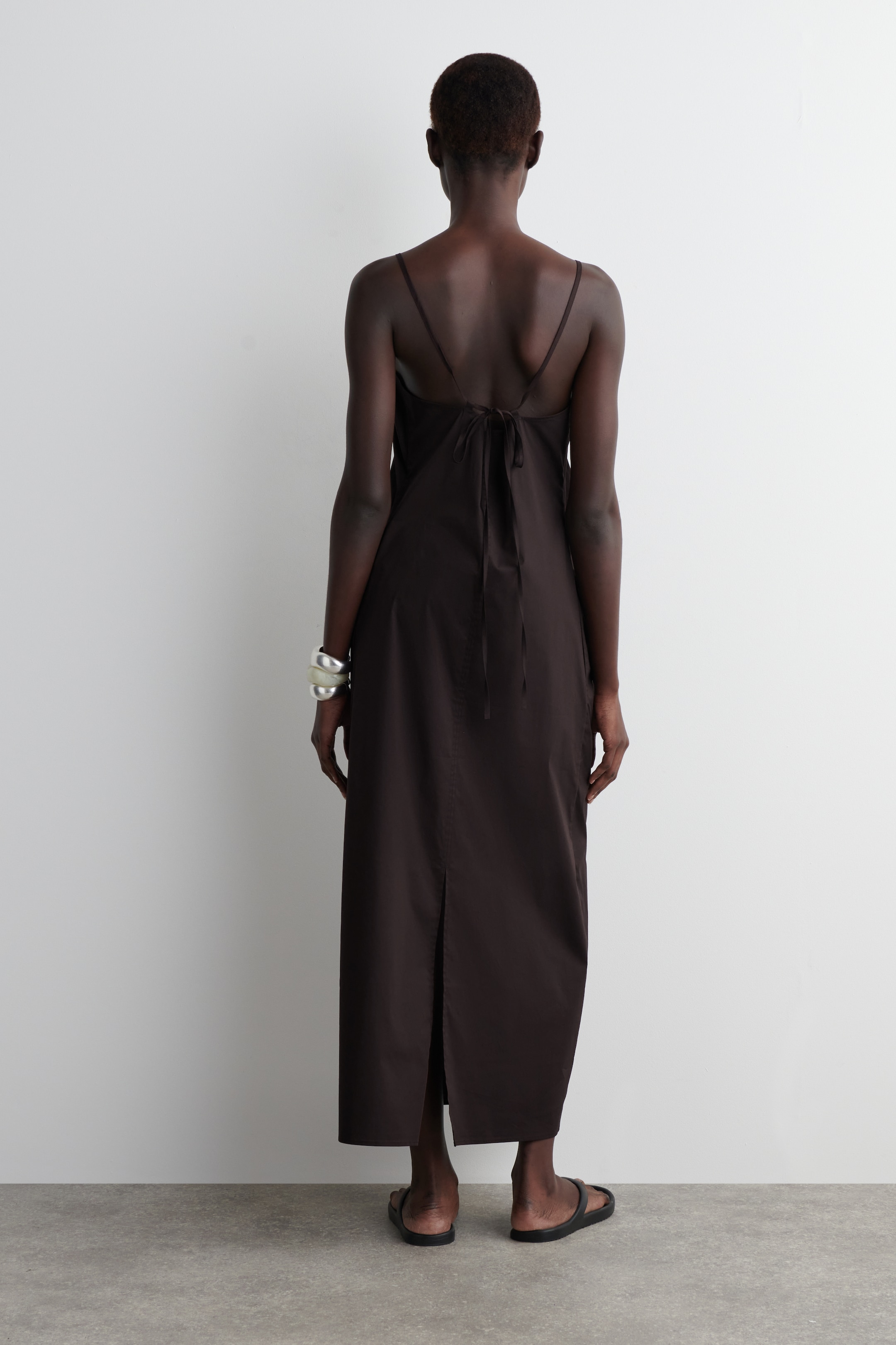 Agrandir l'image: ROBE LONGUE FRONCÉE COL EN V - BRUN FONCÉ - FEMME | H&M FR 3