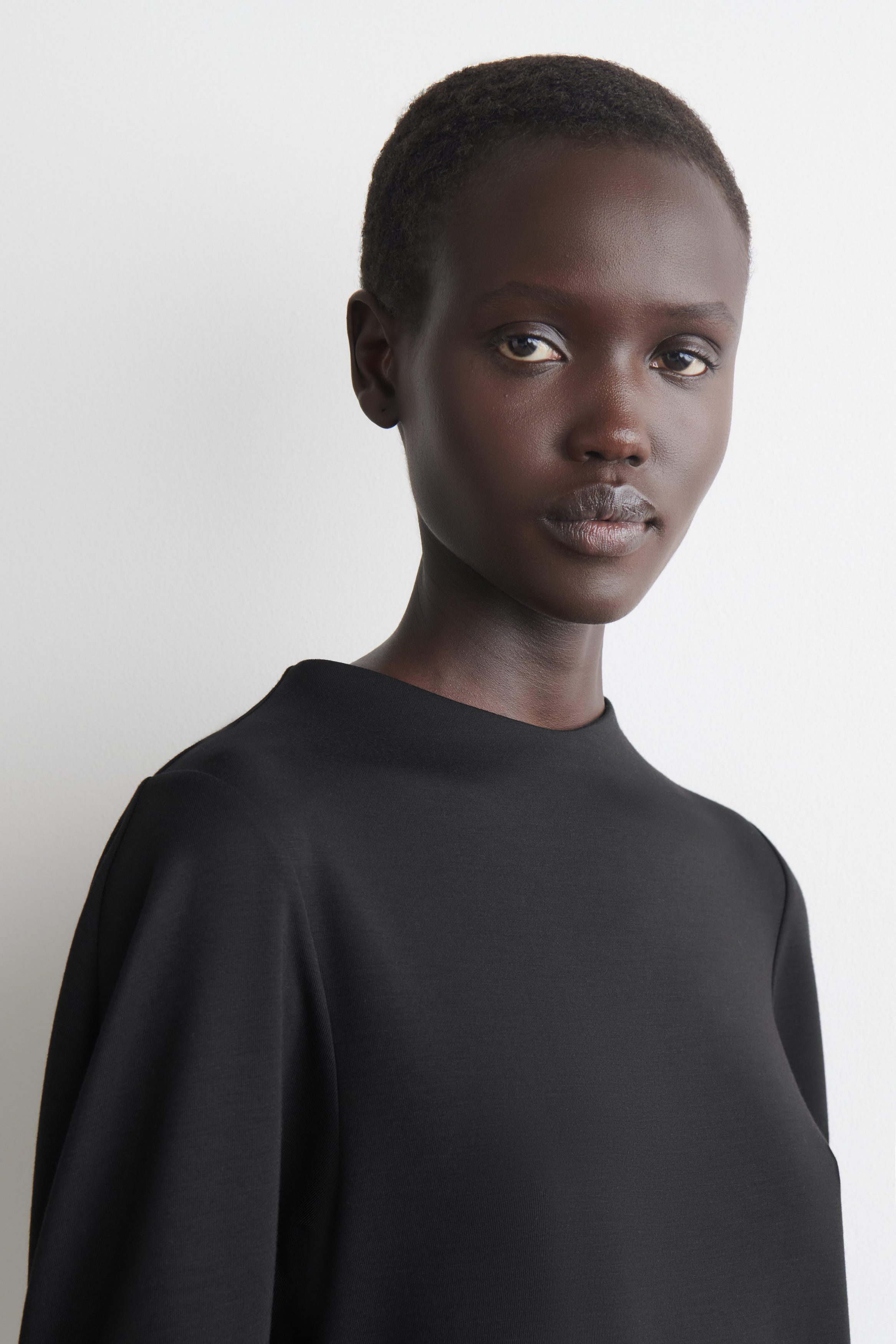 ROUNDED-SLEEVE TOP - BLACK | COS US