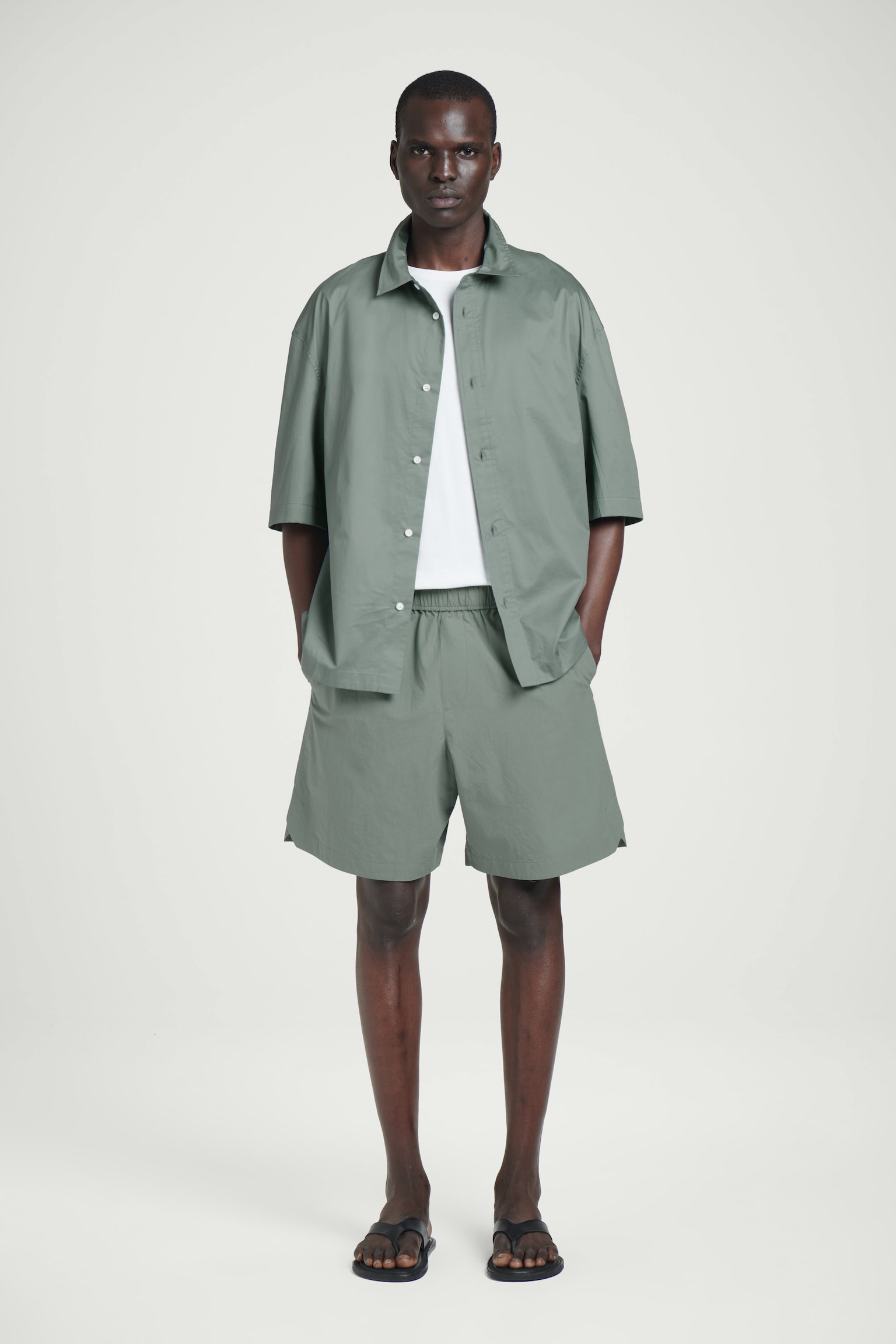 SHORT À TAILLE ÉLASTIQUÉE EN COTON PIMA - VERT/BLEU MARINE/TAUPE