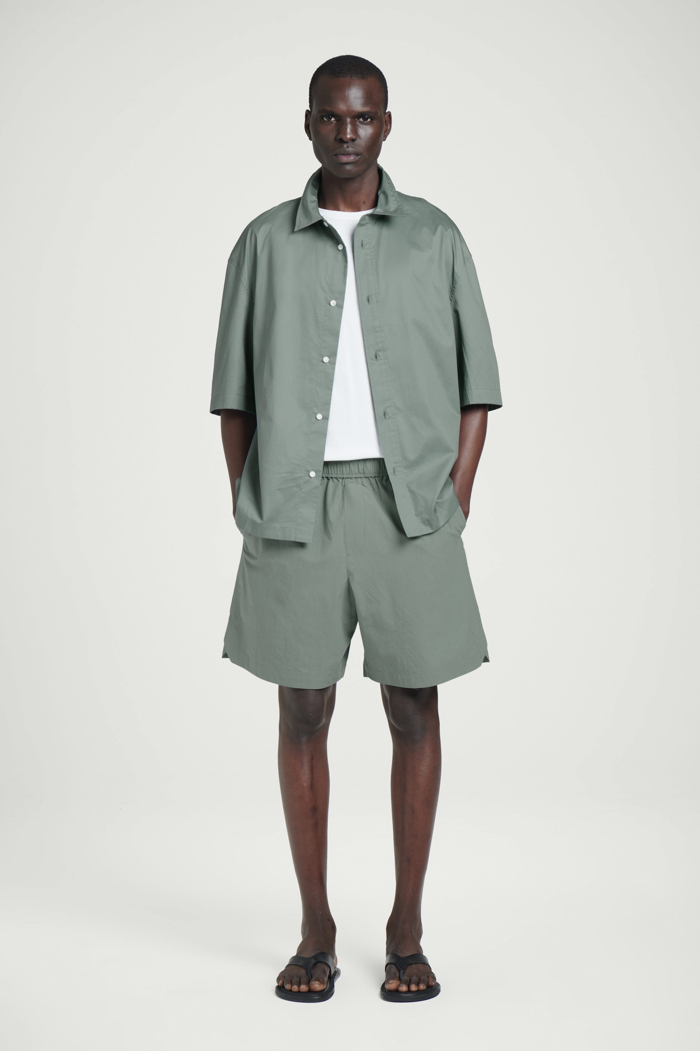 PIMA COTTON ELASTICATED SHORTS - GREEN | COS