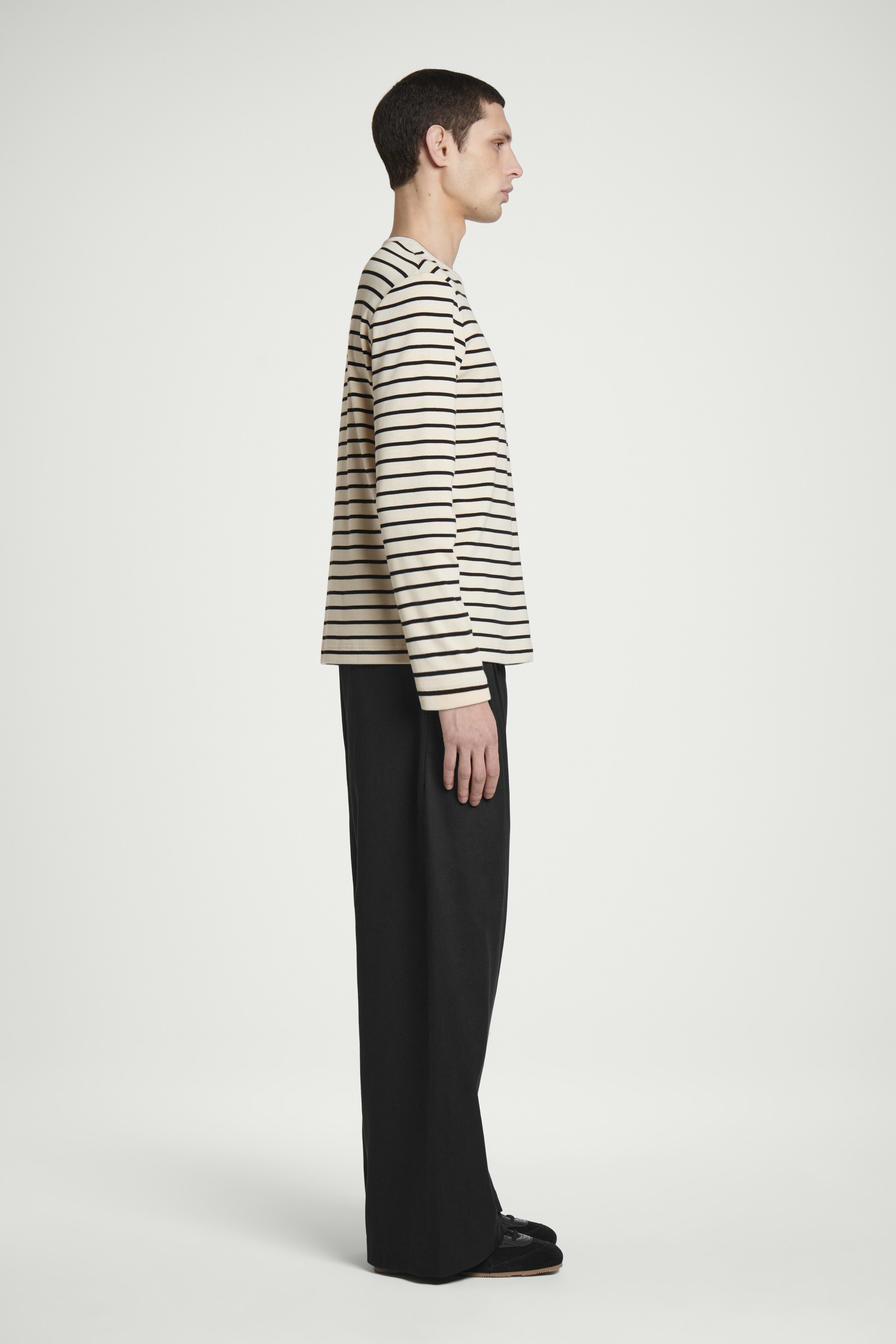 Zobrazit větší obrázek: Pravidelné pruhované žebrované tričko s dlouhým rukávem - ECRU / ČERNÁ / PRUHOVANÁ - MUŽI | H&M CZ 4