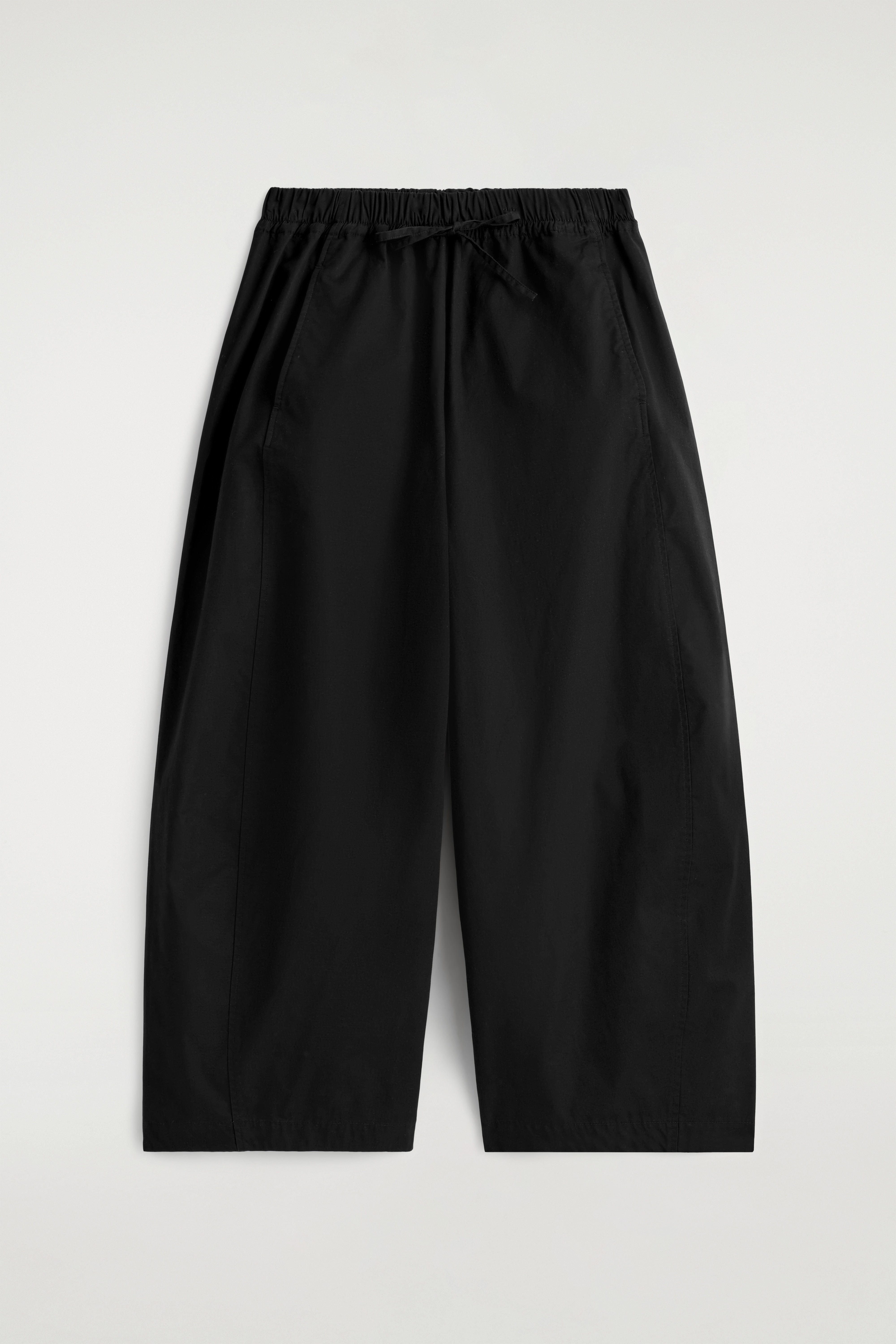 ELASTISKE BUKSER MED TØNDEFORMEDE BEN-SORT