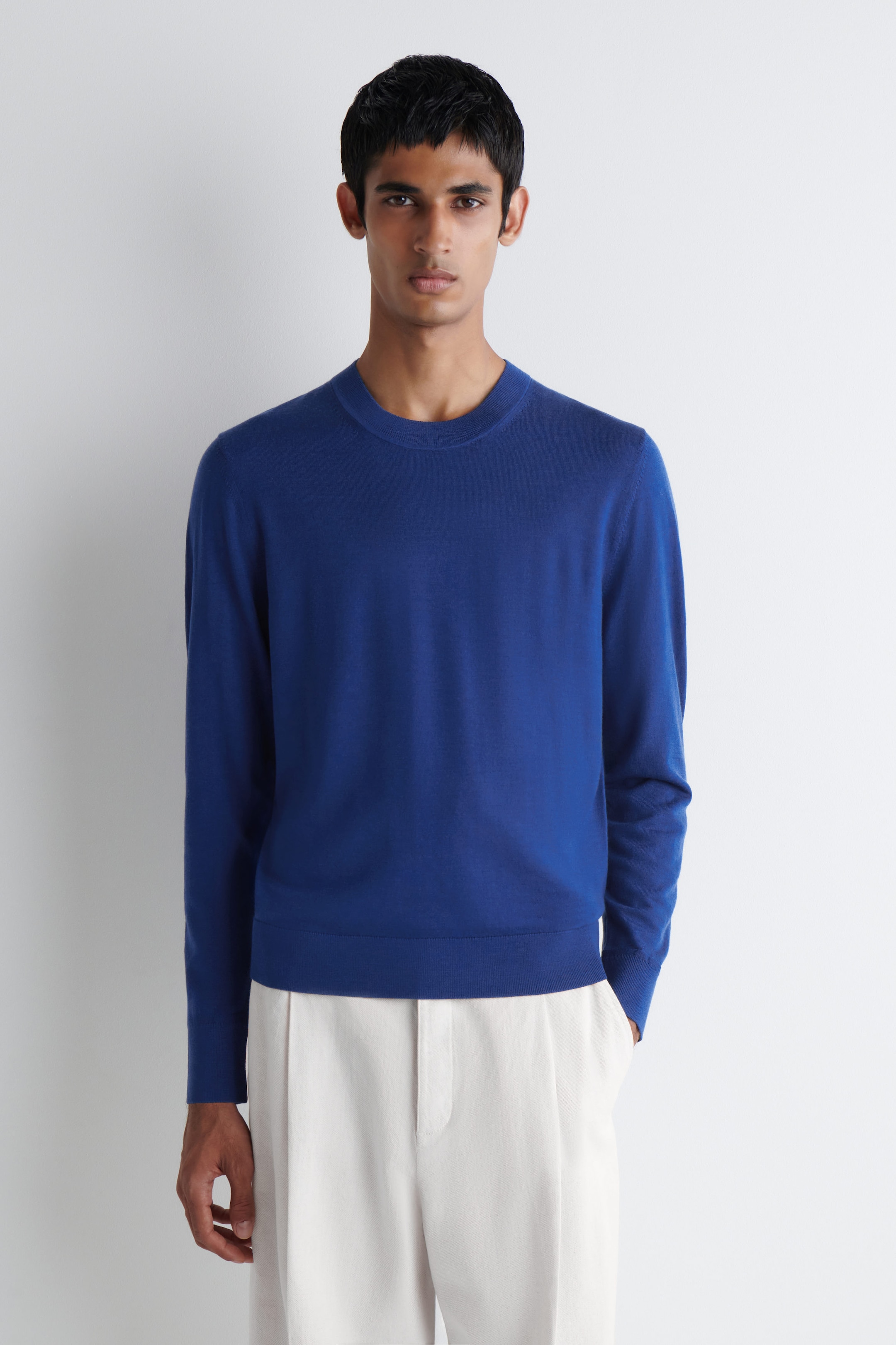 MAGLIONE SLIM GIROCOLLO IN LANA MERINO