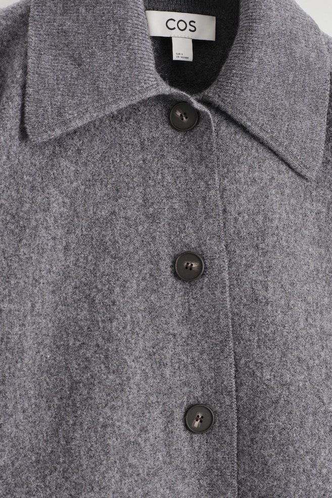 SCULPTED MERINO WOOL SHORT JACKET — GREY MÉLANGE