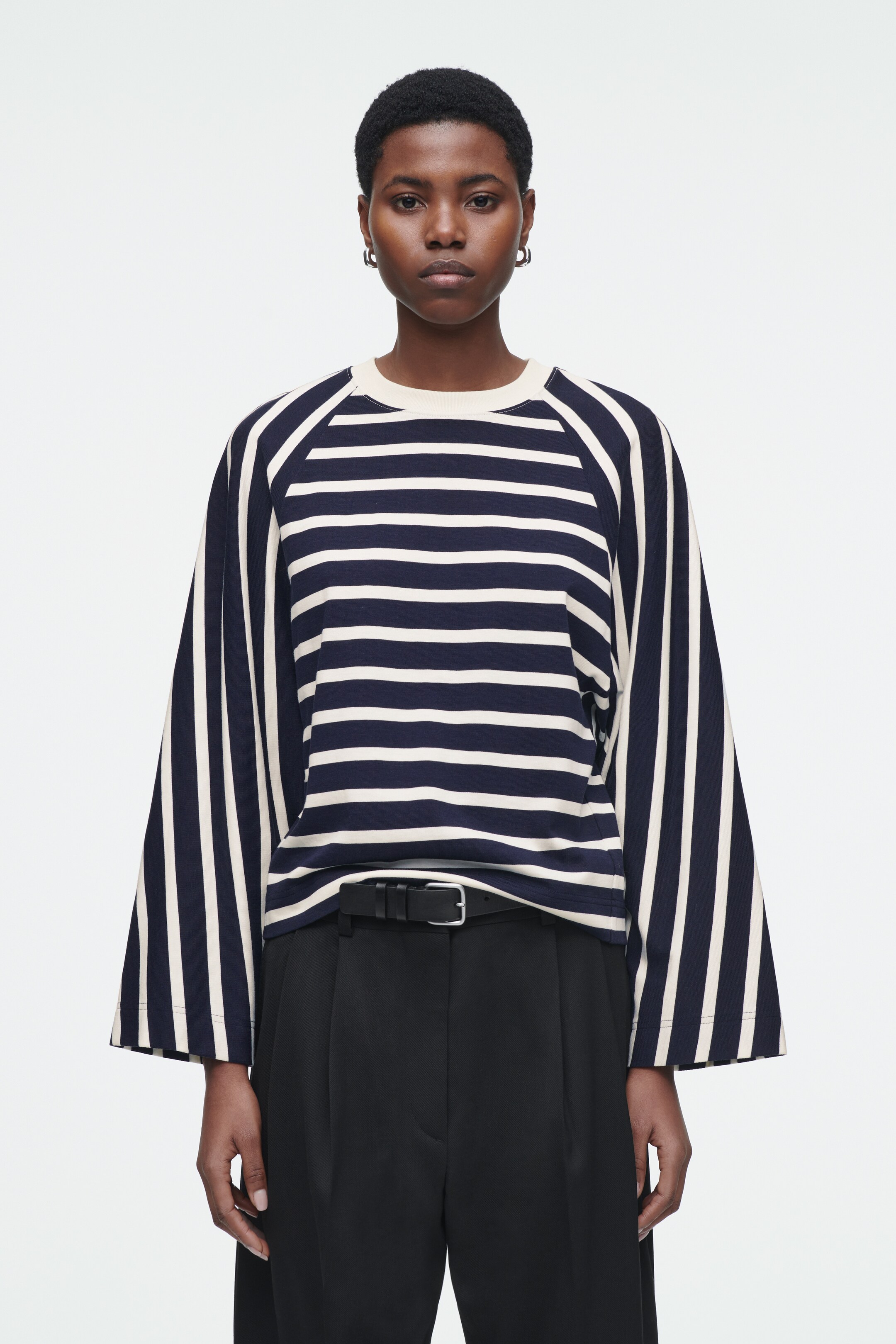 View larger image: BOXY LONG-SLEEVED T-SHIRT - NAVY / OFF-WHITE / STRIPED - Ladies | H&M GB 1
