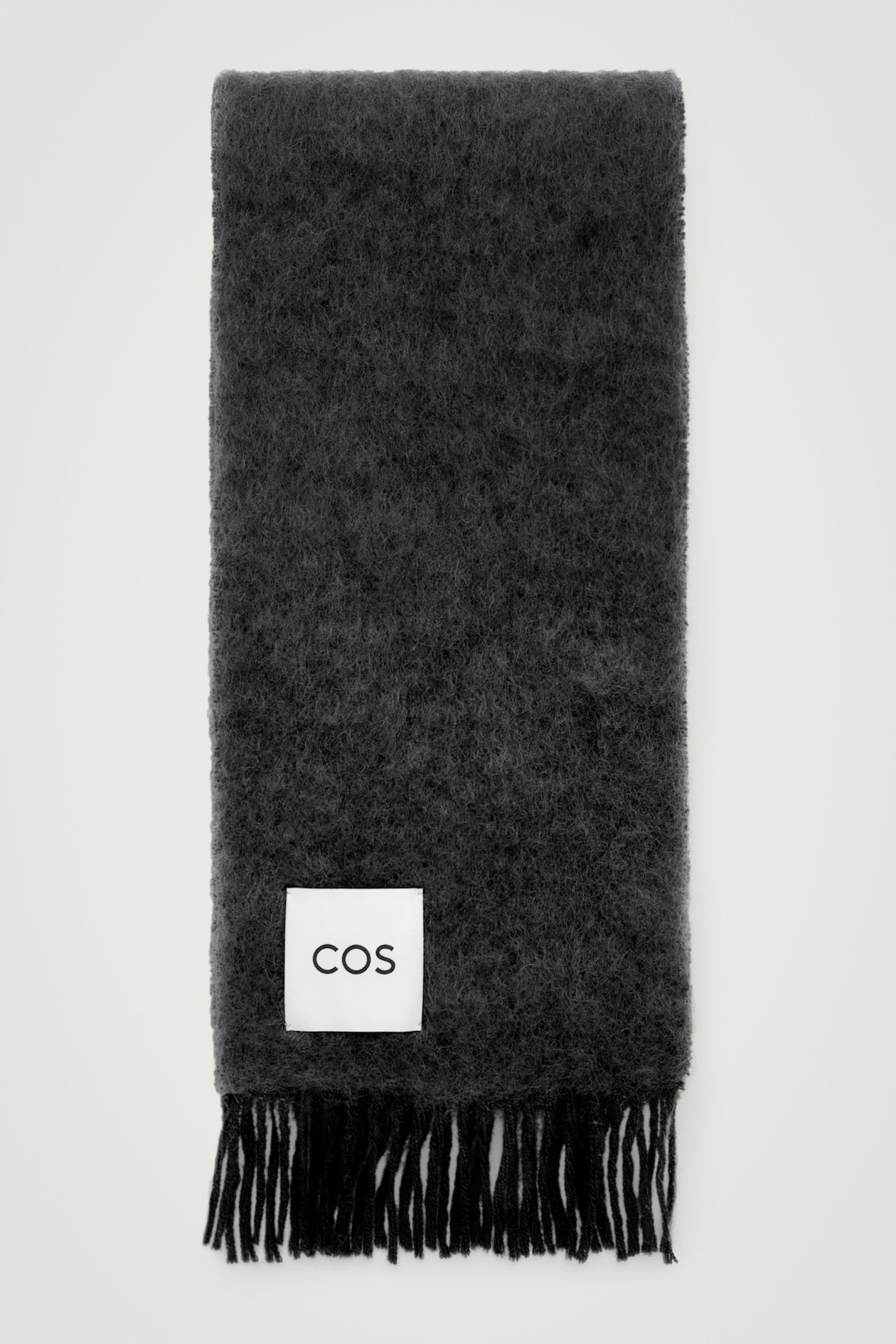 ÉCHARPE FRANGÉE EN MOHAIR - NOIR | COS FR