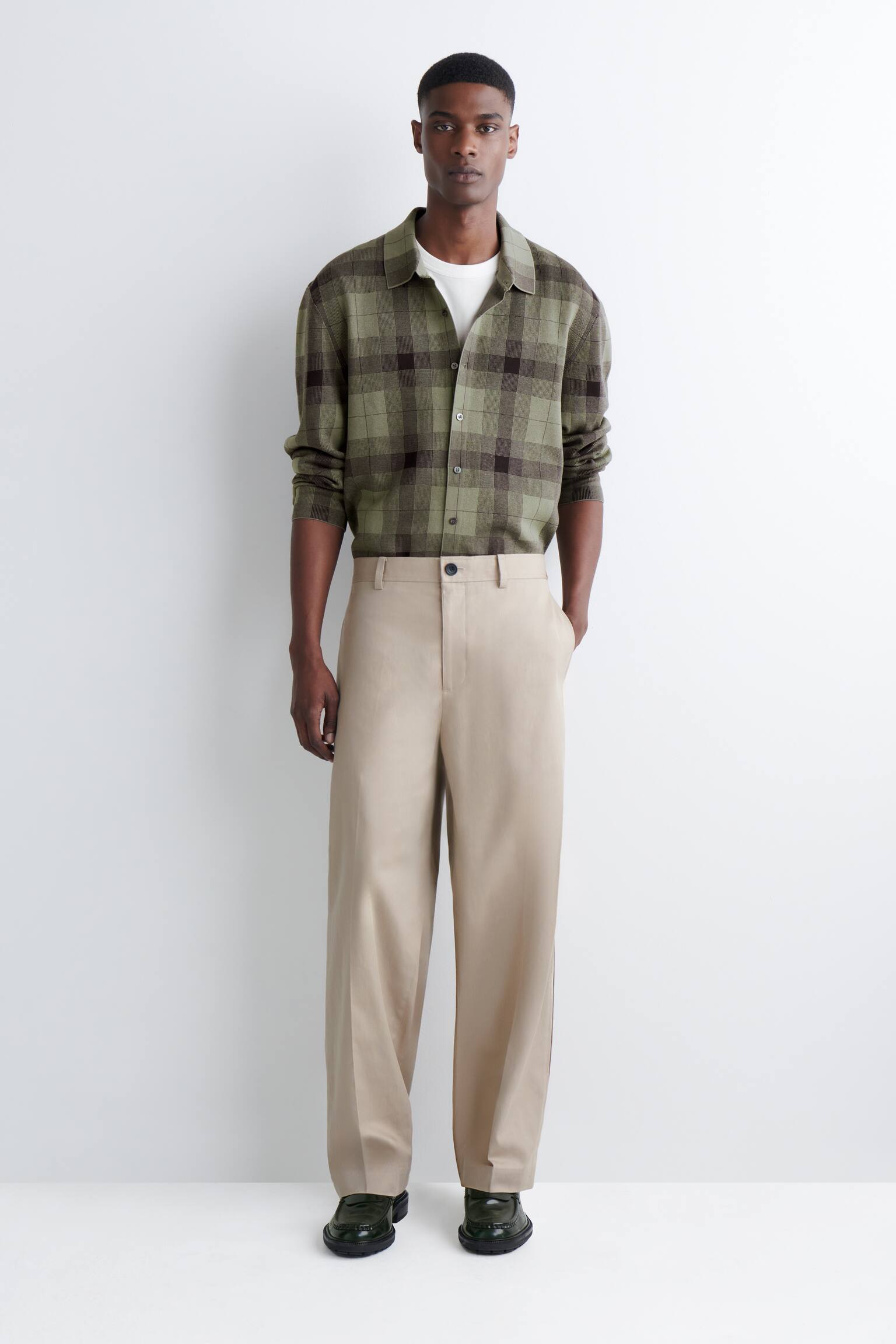 LEDIG SKJORTA I BOMULLSJERSEY - KHAKI / RUTIG/MARINBLÅ / RUTIG - 7