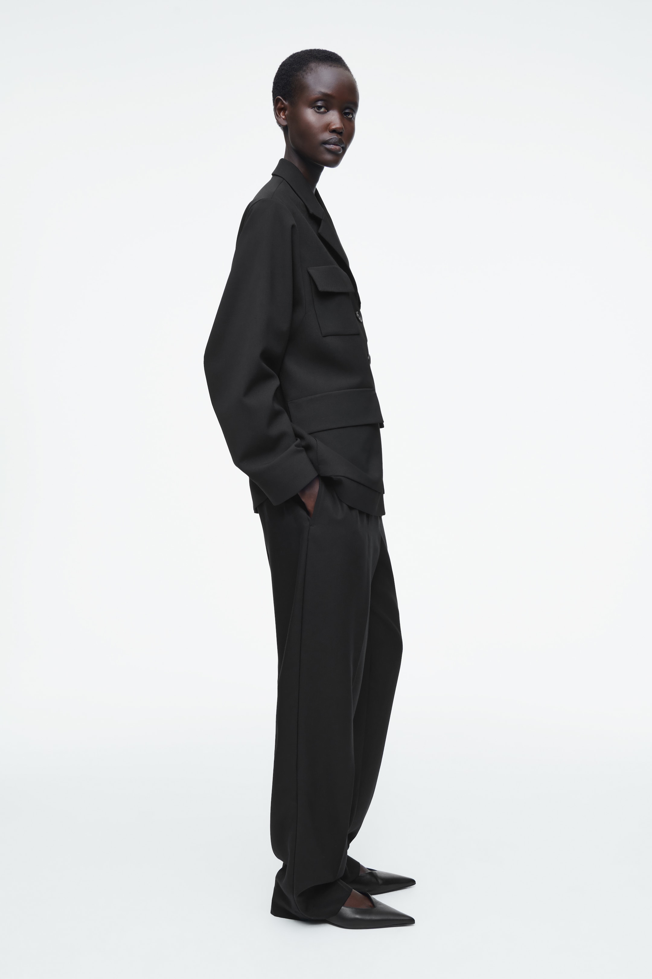 Visualizza immagine più grande: PANTALONI ELASTICIZZATI A GAMBA DRITTA - NERO - DONNA | H&M IT 3