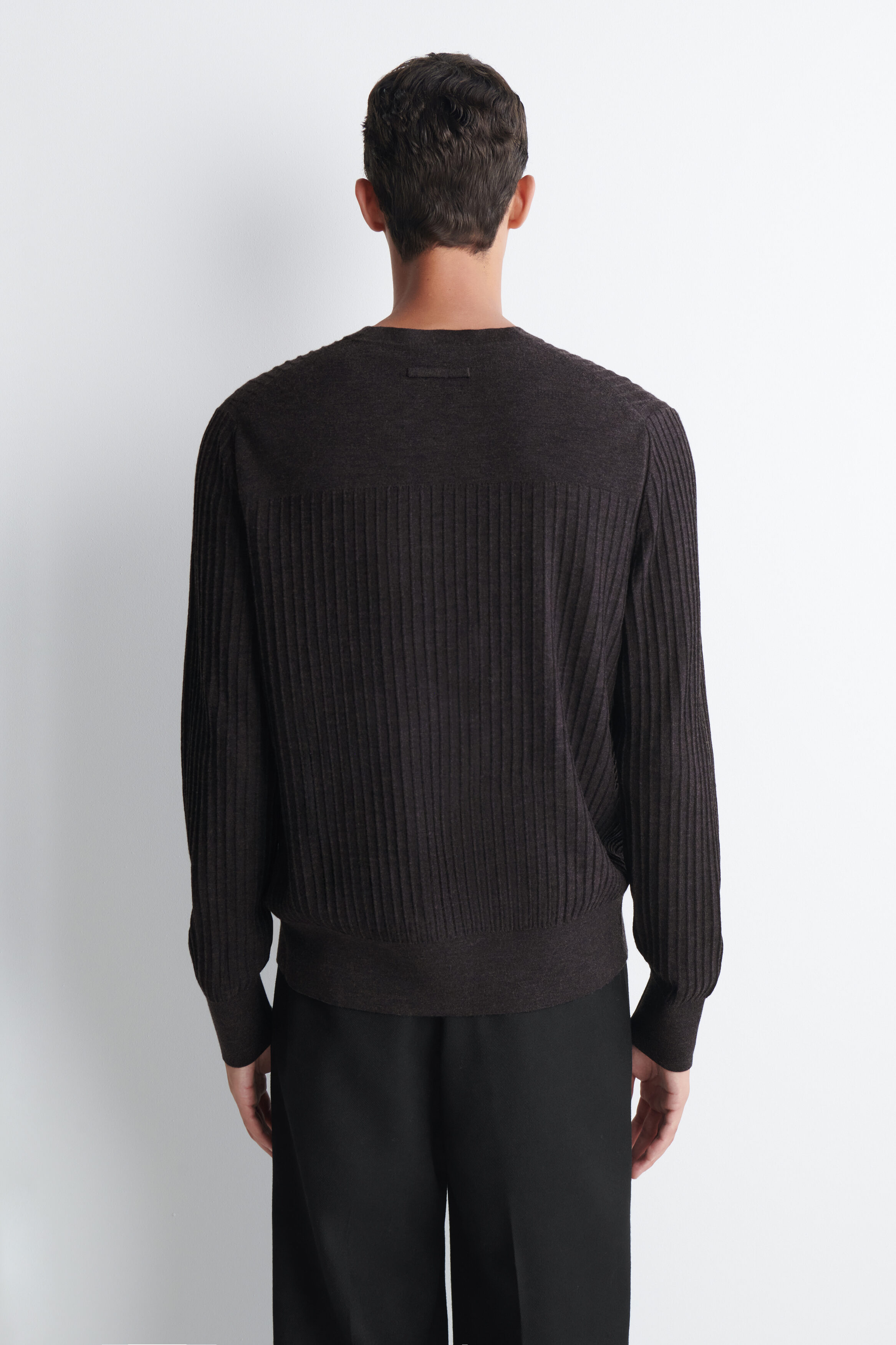 RIBBED FINE MERINO WOOL V-NECK CARDIGAN - thumbnail 5
