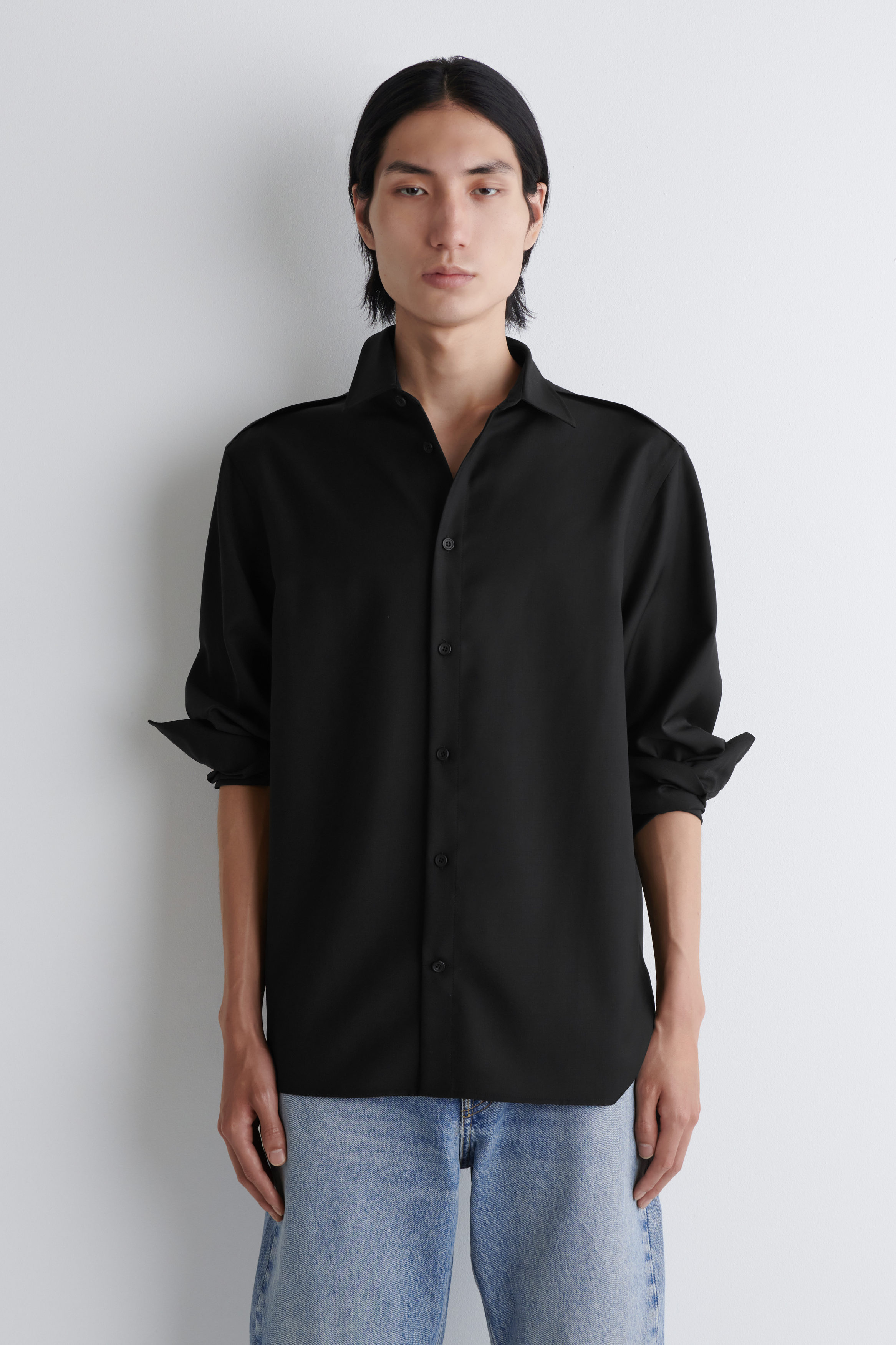 トップス SARTO WOOL SAXONY REGULAR SHIRTS MERINO WOOL SHIRT - BLACK | COS