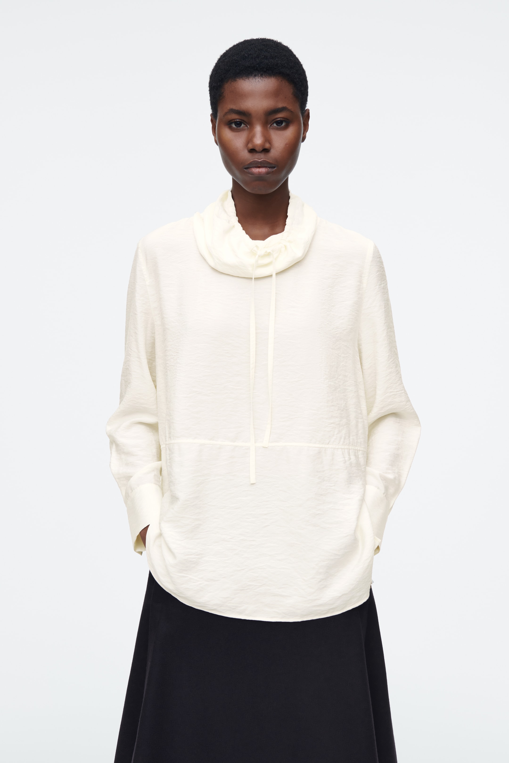 Visualizza immagine più grande: CAMICETTA CON COLLO A IMBUTO E COULISSE - AVORIO - DONNA | H&M IT 1