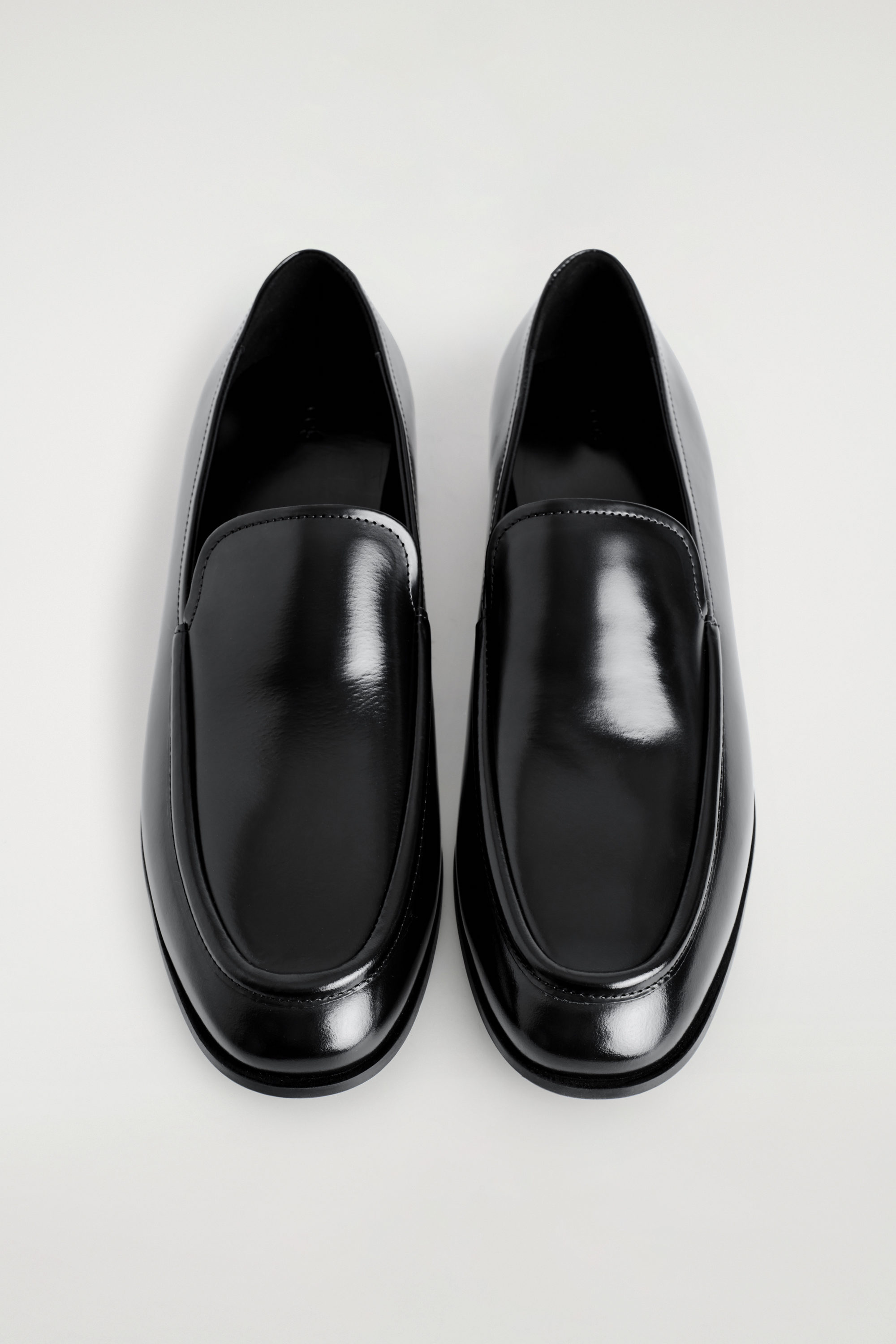COS ローファー　39 RUCHED LEATHER LOAFERS - BLACK | COS US