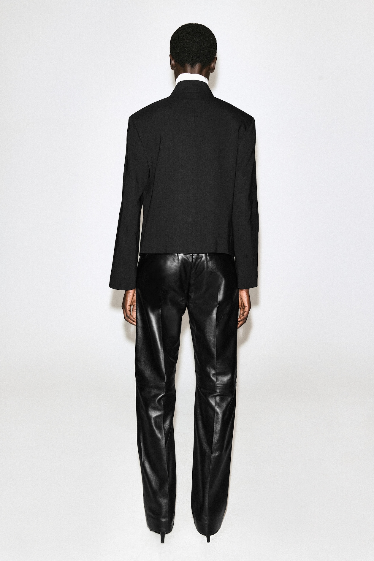 STUD-DETAIL CROPPED LINEN BLAZER — BLACK