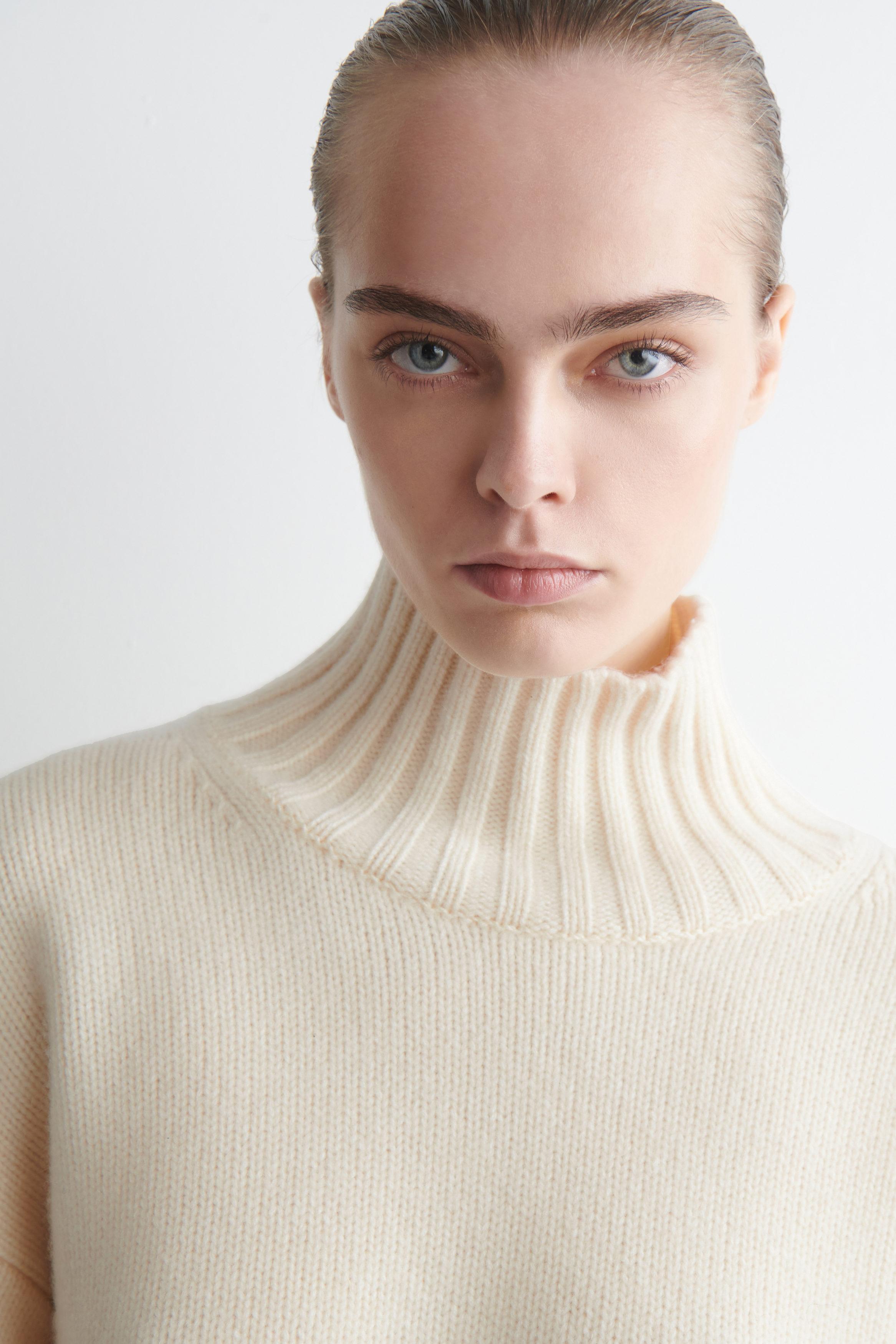 CHUNKY CASHMERE MOCK-NECK SWEATER - OFF-WHITE | COS US