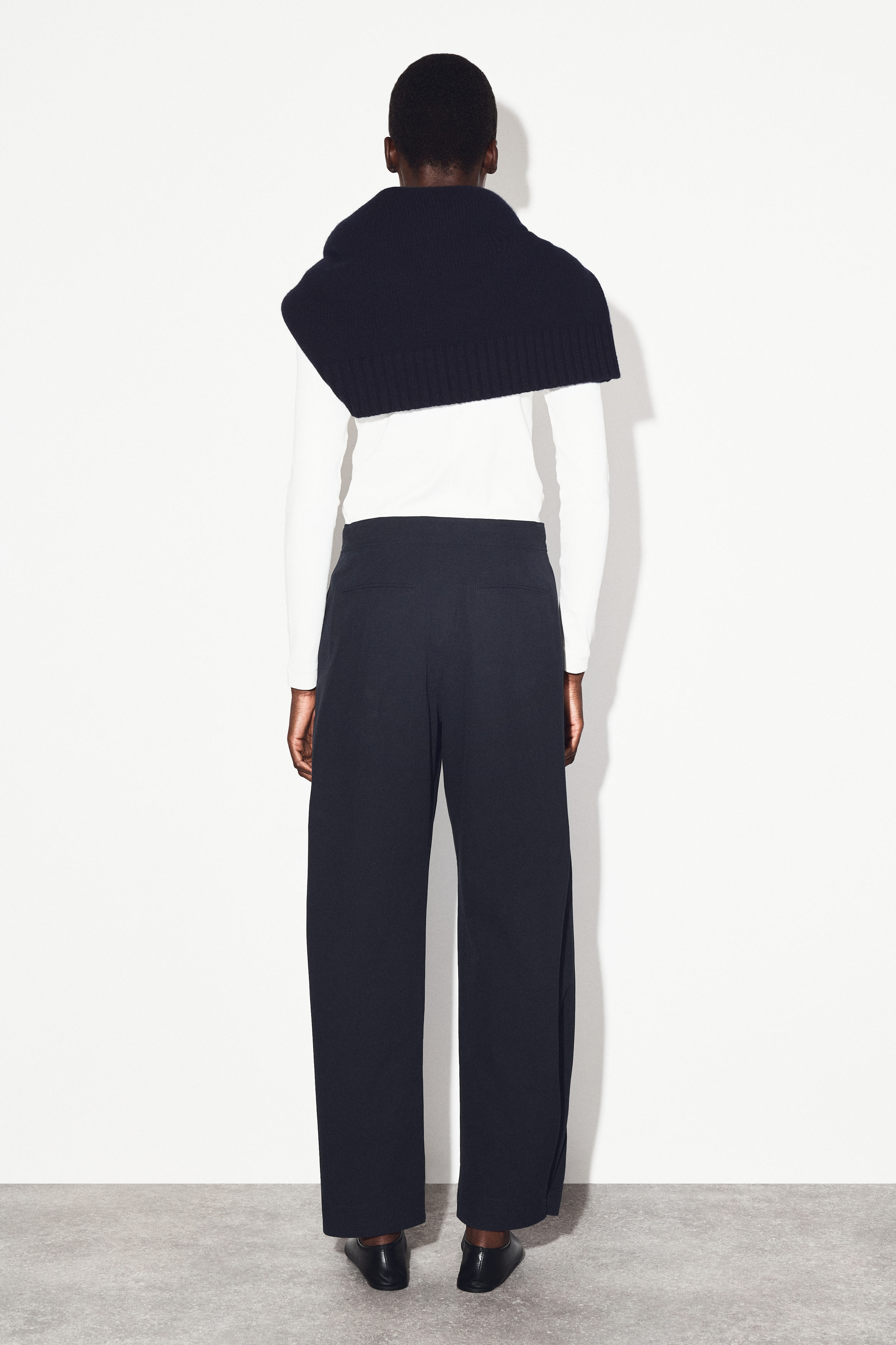 PIMA COTTON BARREL-LEG TROUSERS - NAVY | COS