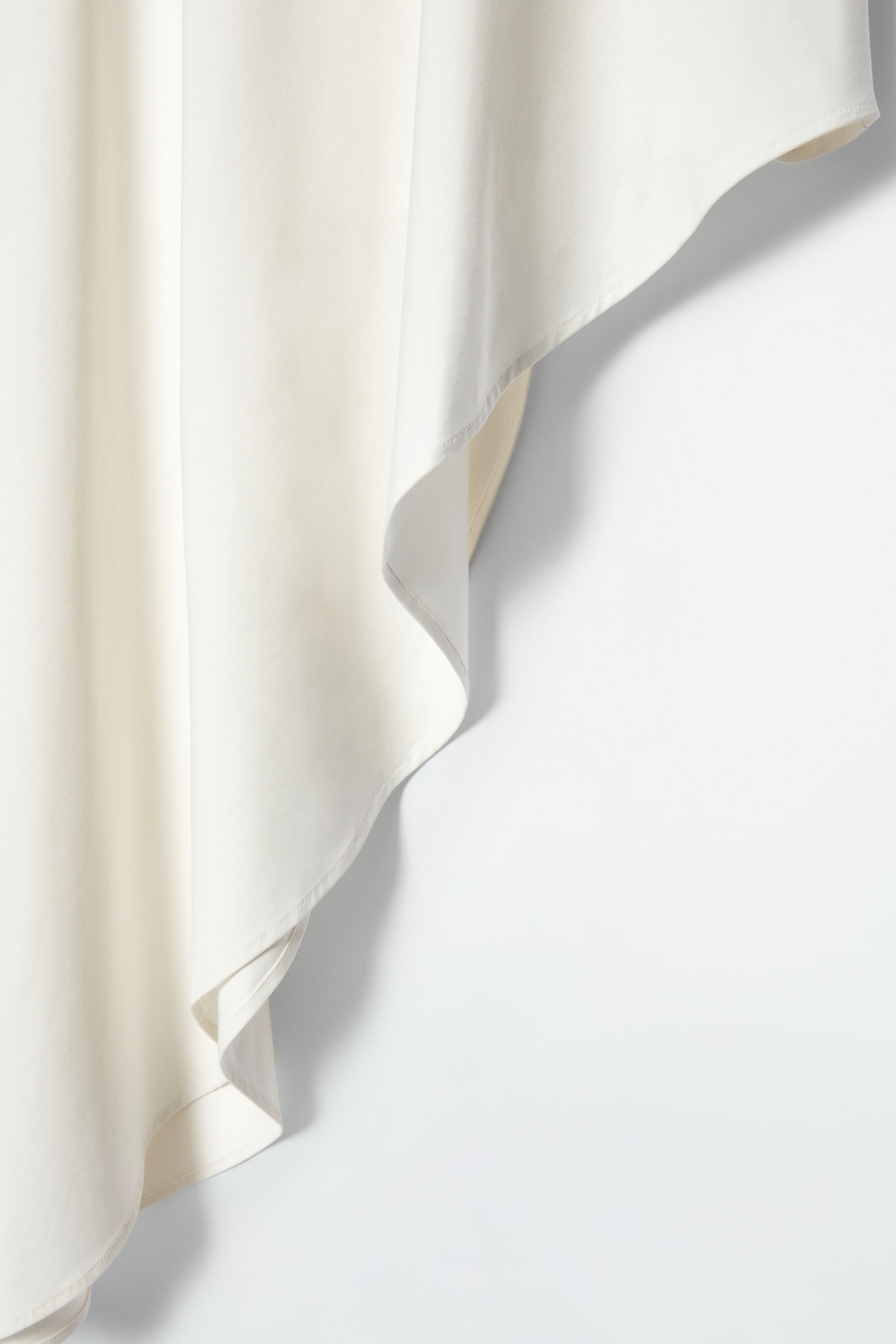 Grotere afbeelding bekijken: ASYMMETRIC T-SHIRT - OFF-WHITE - DAMES | H&M NL 2