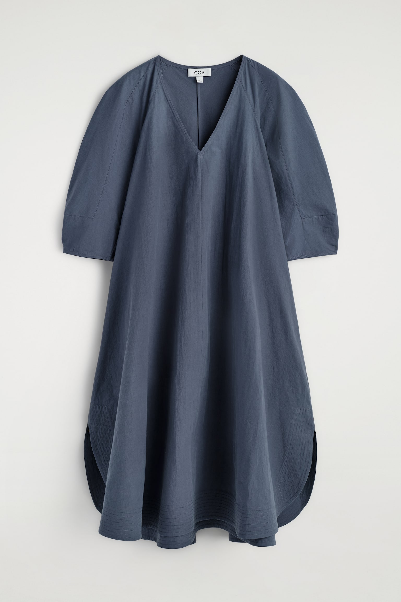 שמלת מידי מכותנה עם צווארון וי מעוגל - כחול/שחור - 2