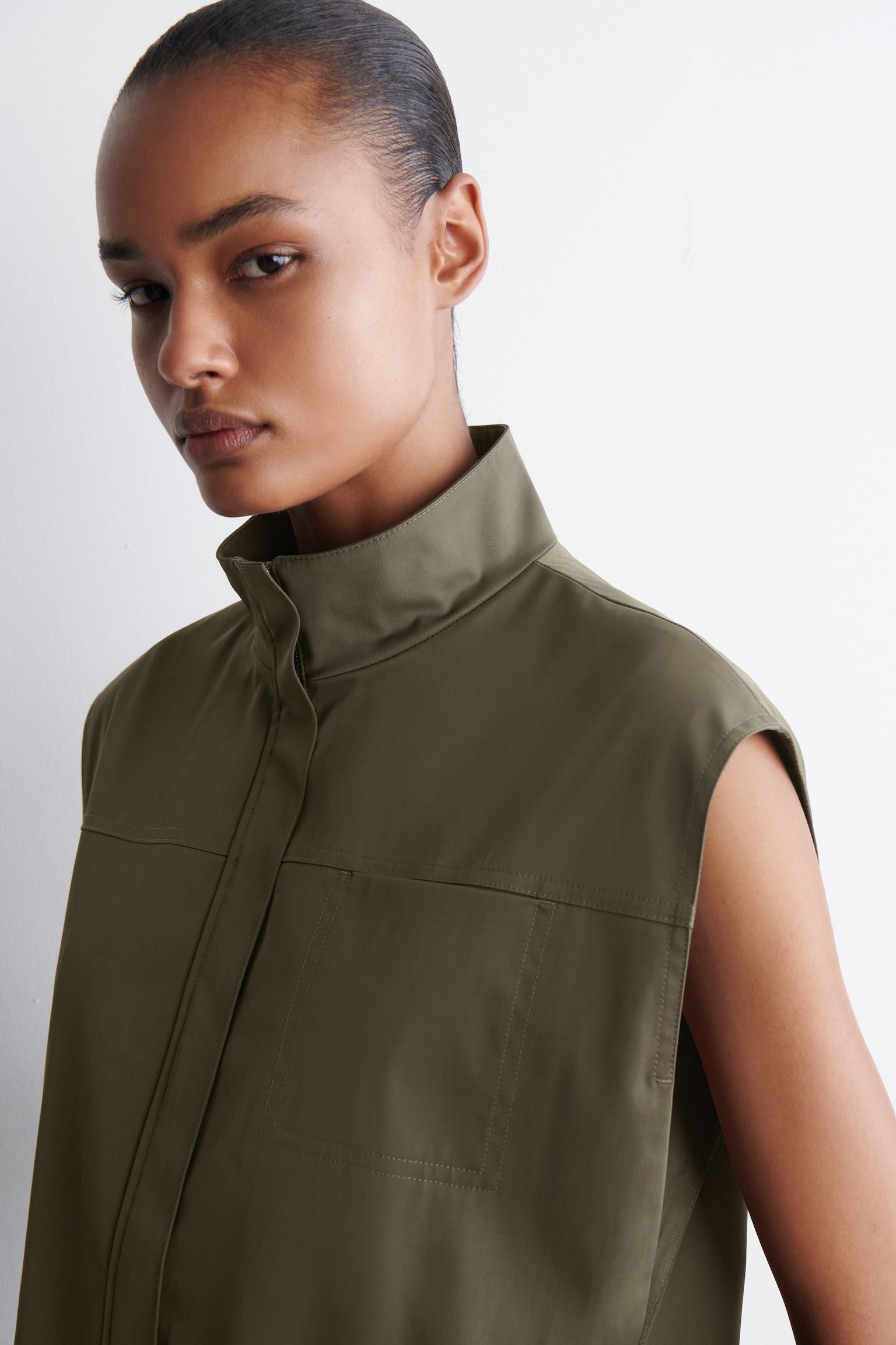 GILET UTILITY CON COLLO A LUPETTO - KAKI/NERO - 8