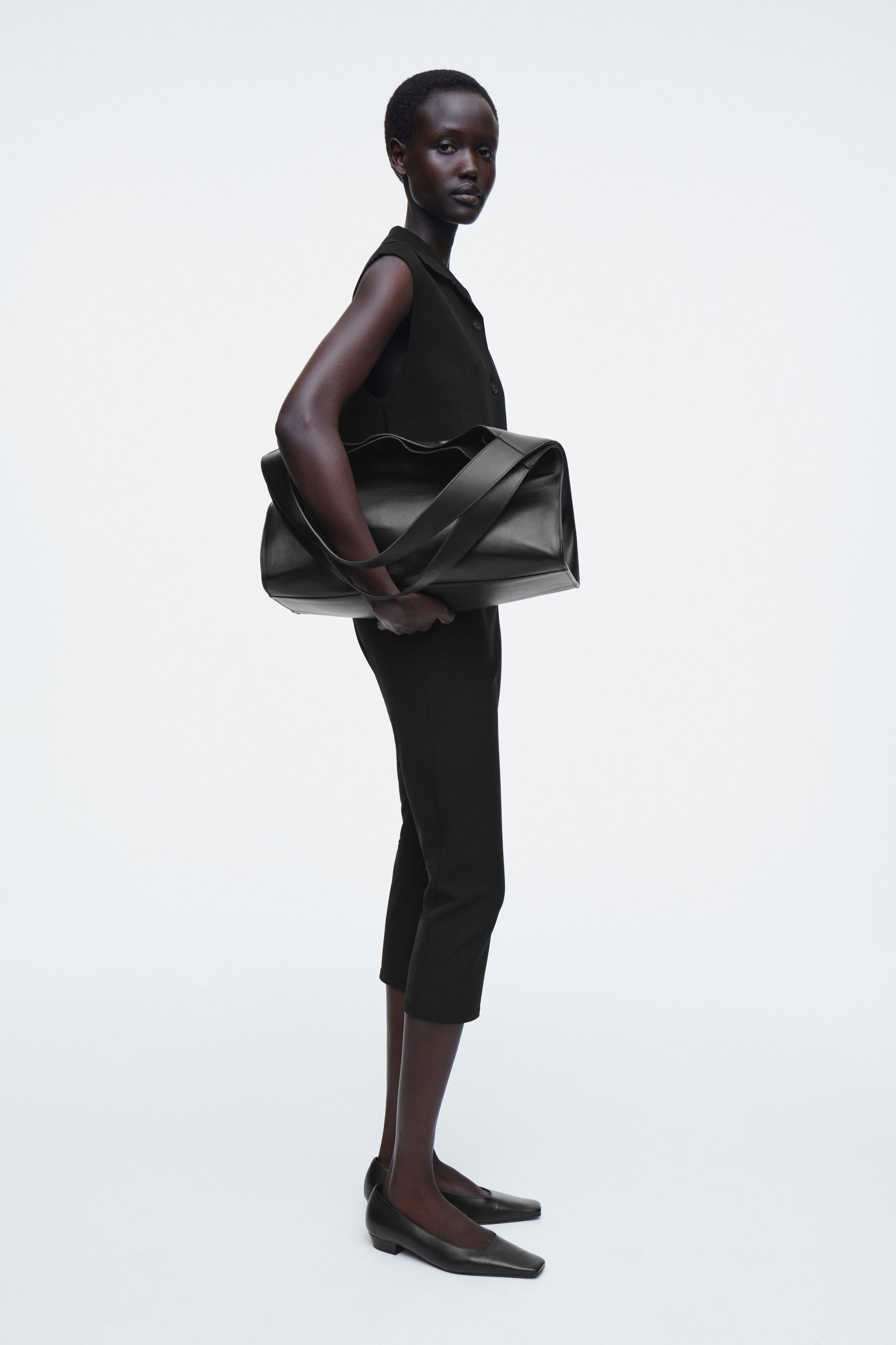 ★GLOWNY★SABRINA CAPRI PANTS (BLACK)★正規品/韓国直送料込 SABRINA CAPRI PANTS (BLACK) - GLOWNY