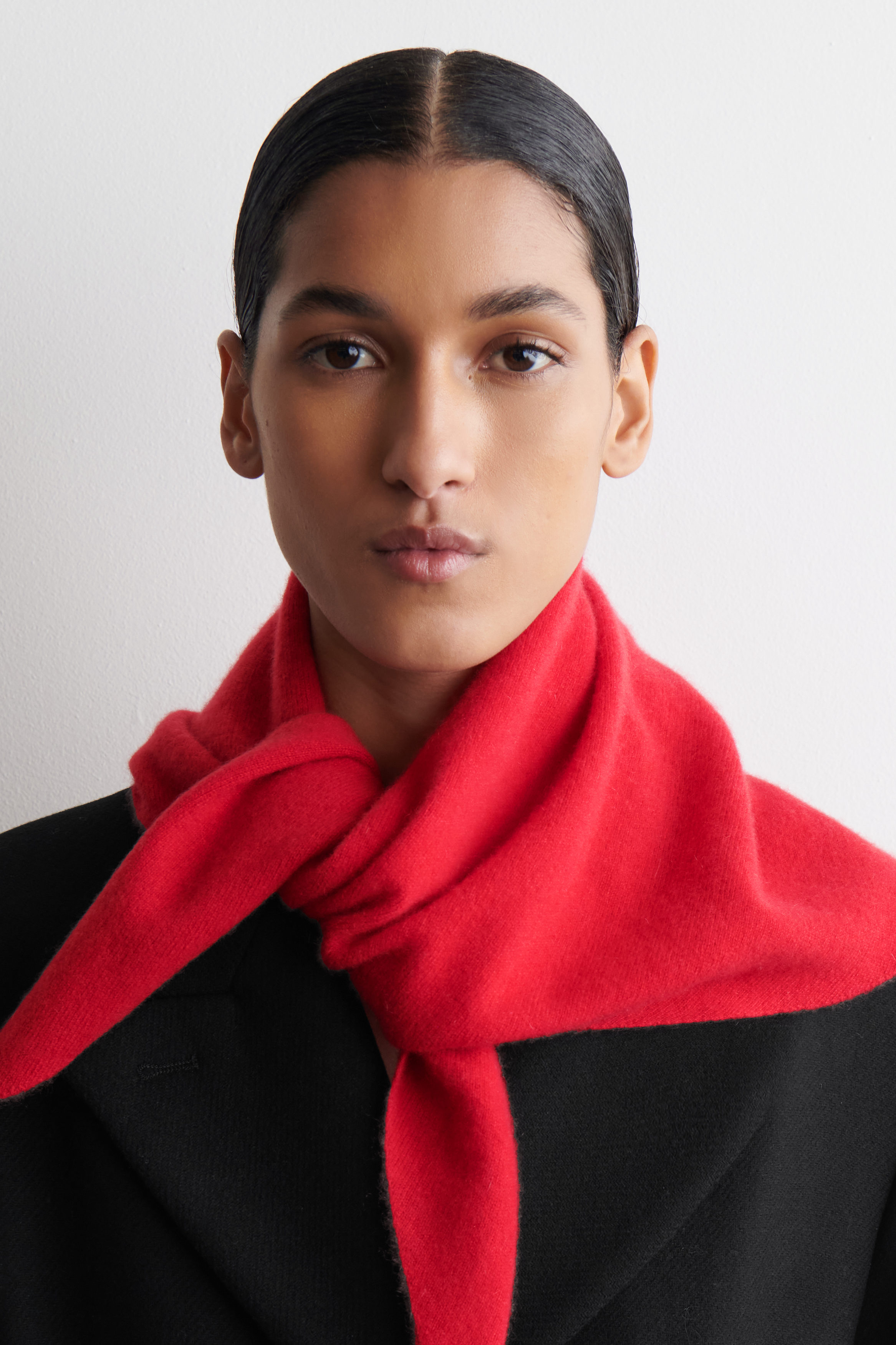 CASHMERE TRIANGLE SCARF - RED | COS US