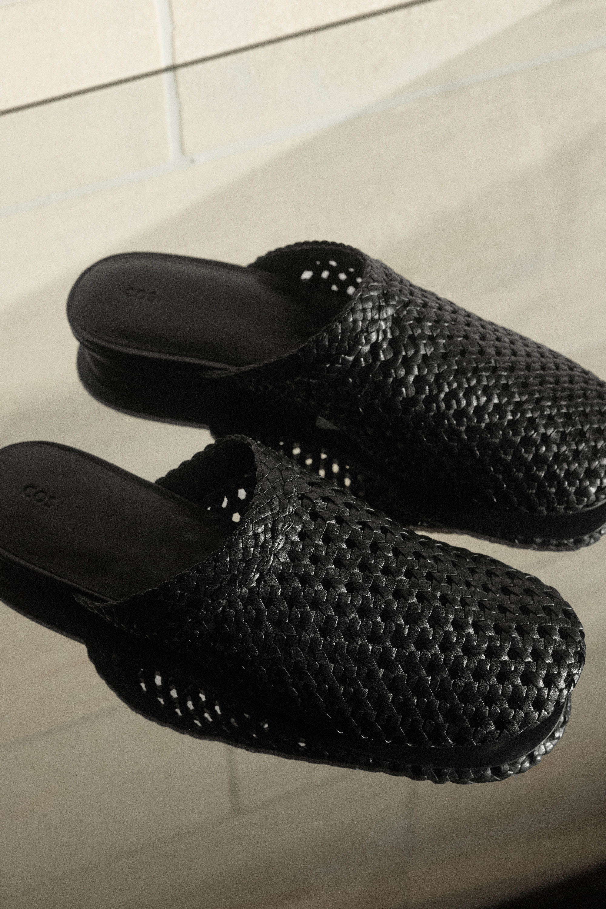 BRAIDED LEATHER MULES - BLACK | COS