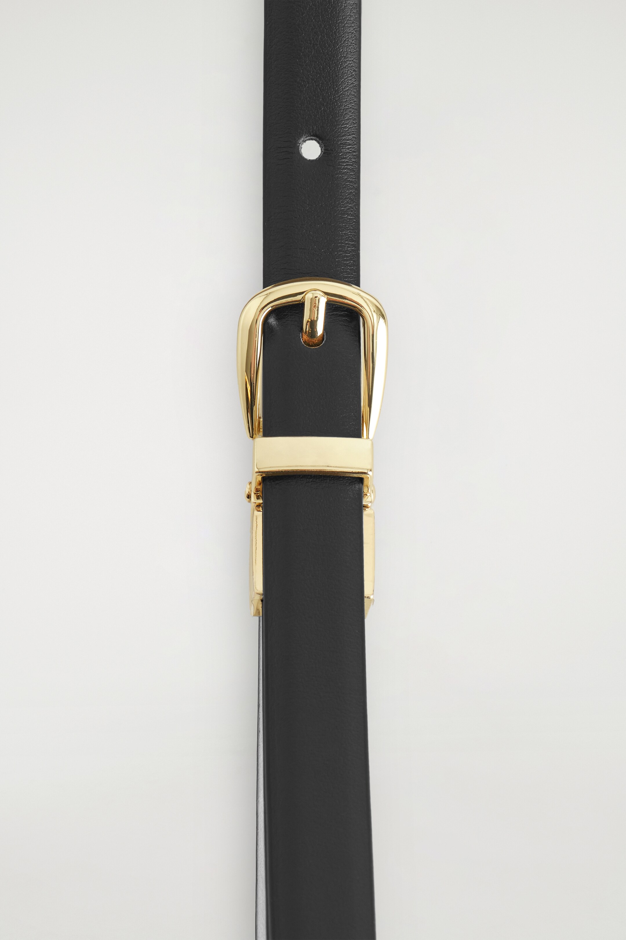 Agrandir l'image: CEINTURE SLIM RÉVERSIBLE EN CUIR - BLANC / BRUN - FEMME | H&M CH 4