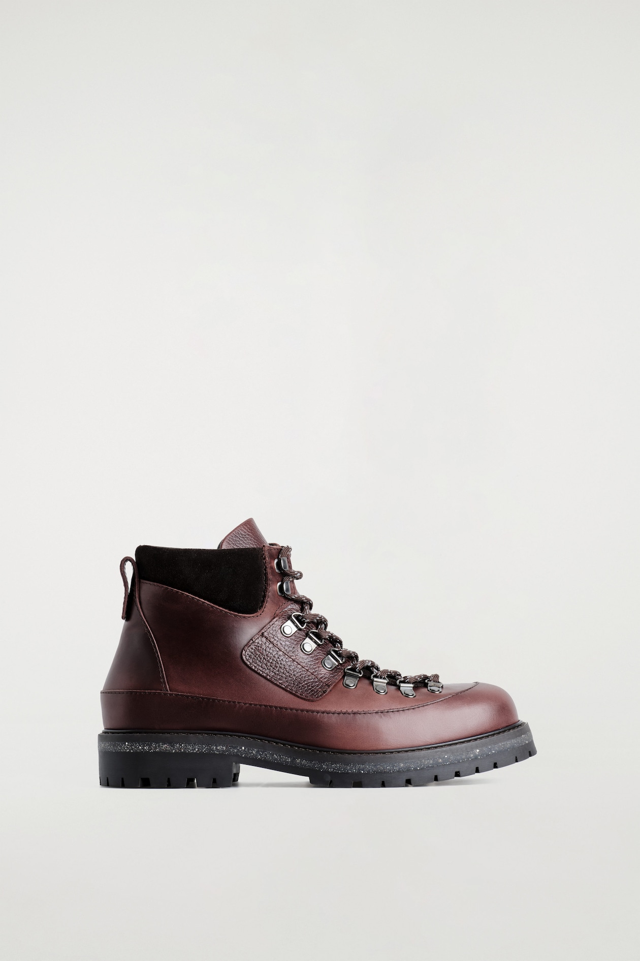LEATHER HIKING BOOTS — BROWN