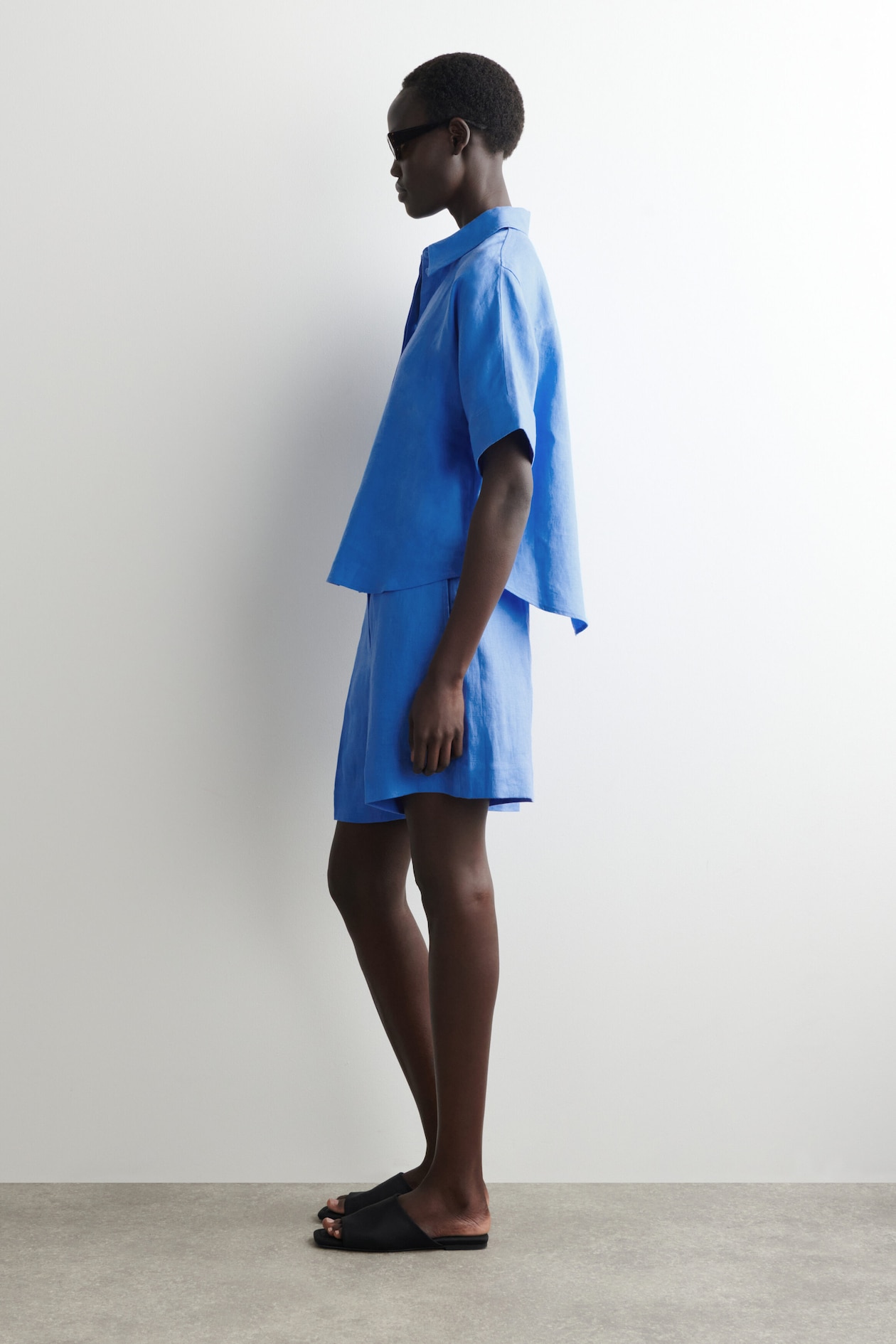 OVERSIZED SHORT-SLEEVED LINEN SHIRT — BLUE