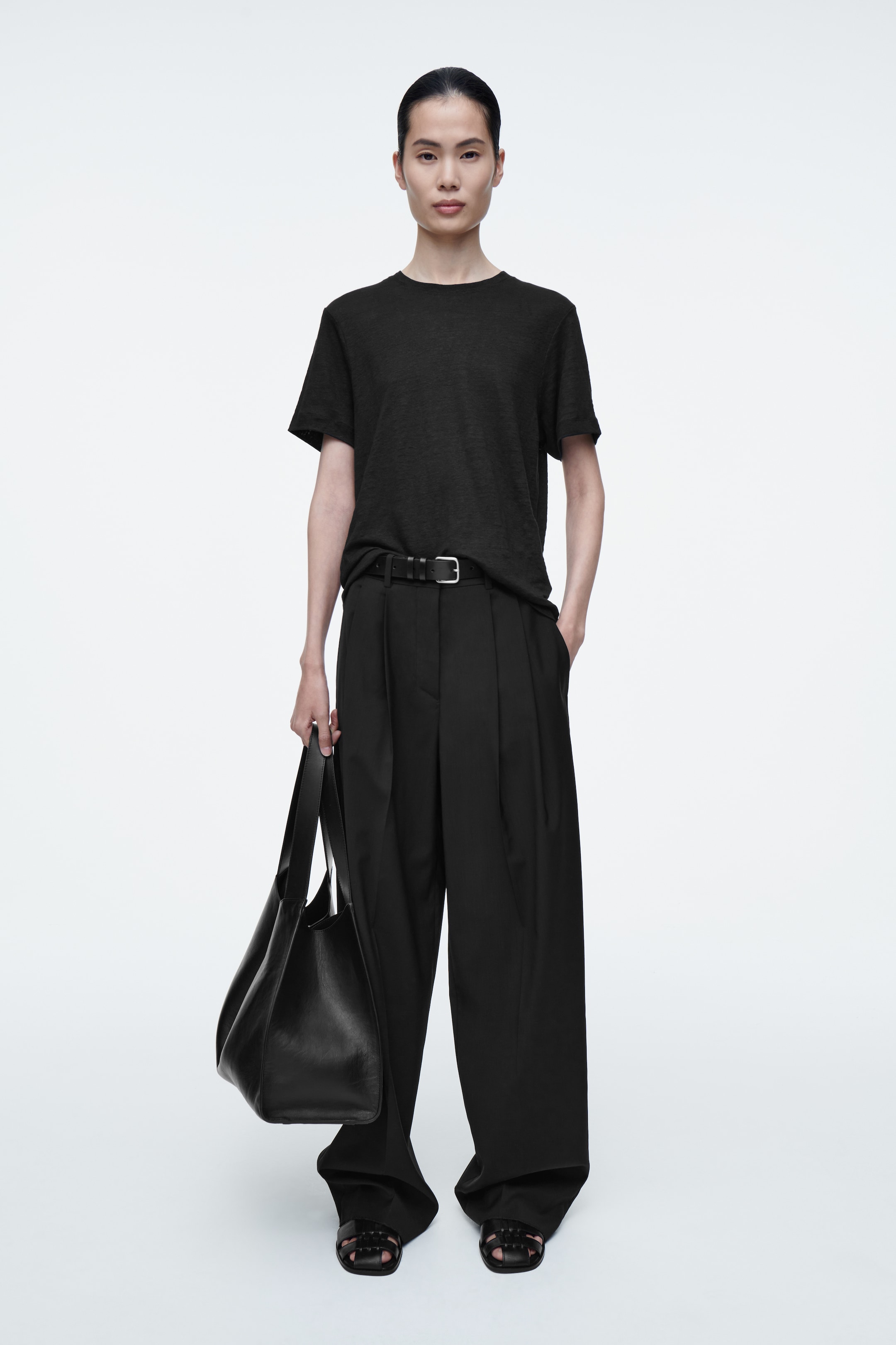 View larger image: CREW-NECK LINEN T-SHIRT - BLACK - Ladies | H&M GB 4