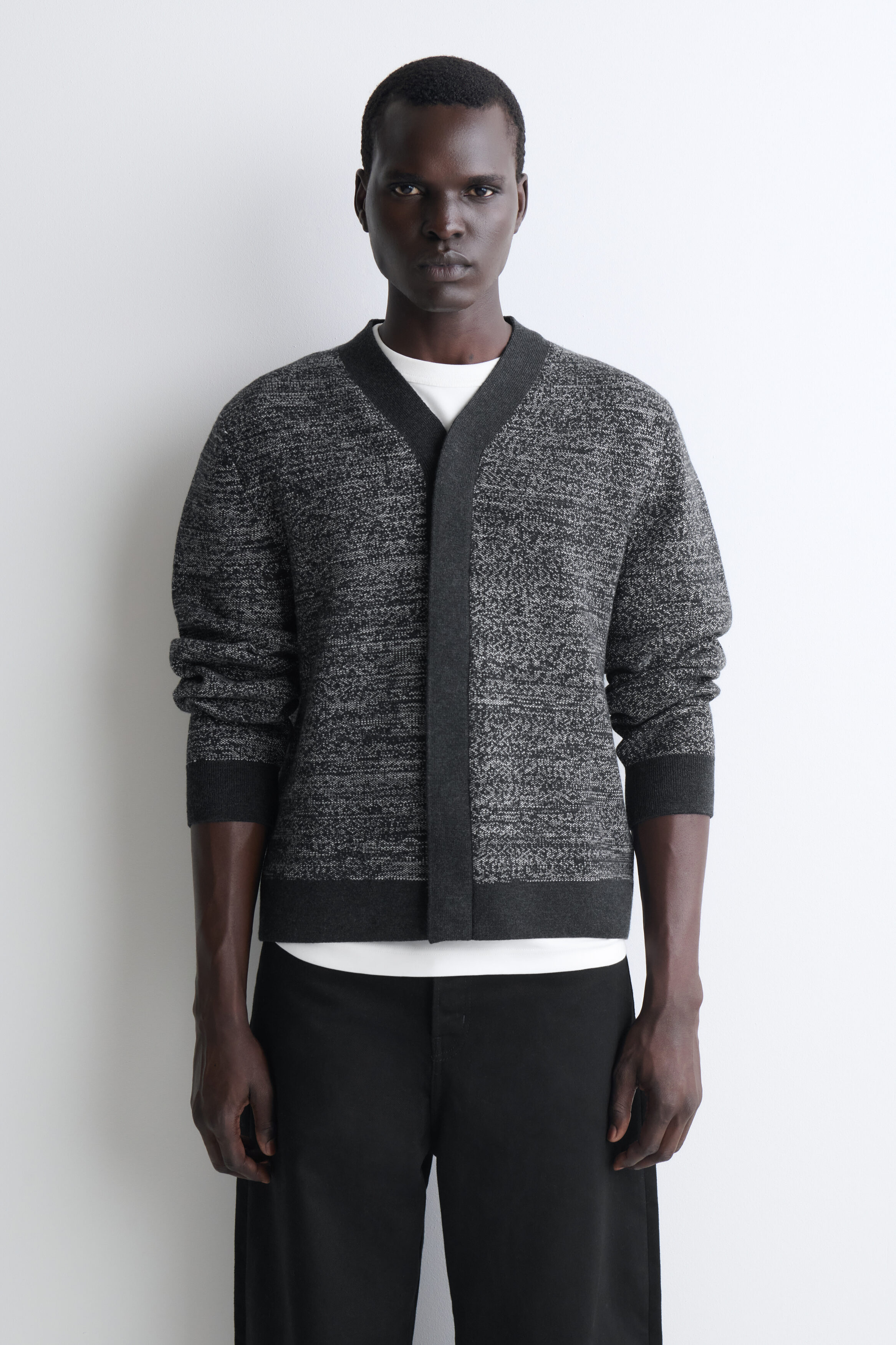 CONTRAST-DETAIL WOOL V-NECK CARDIGAN