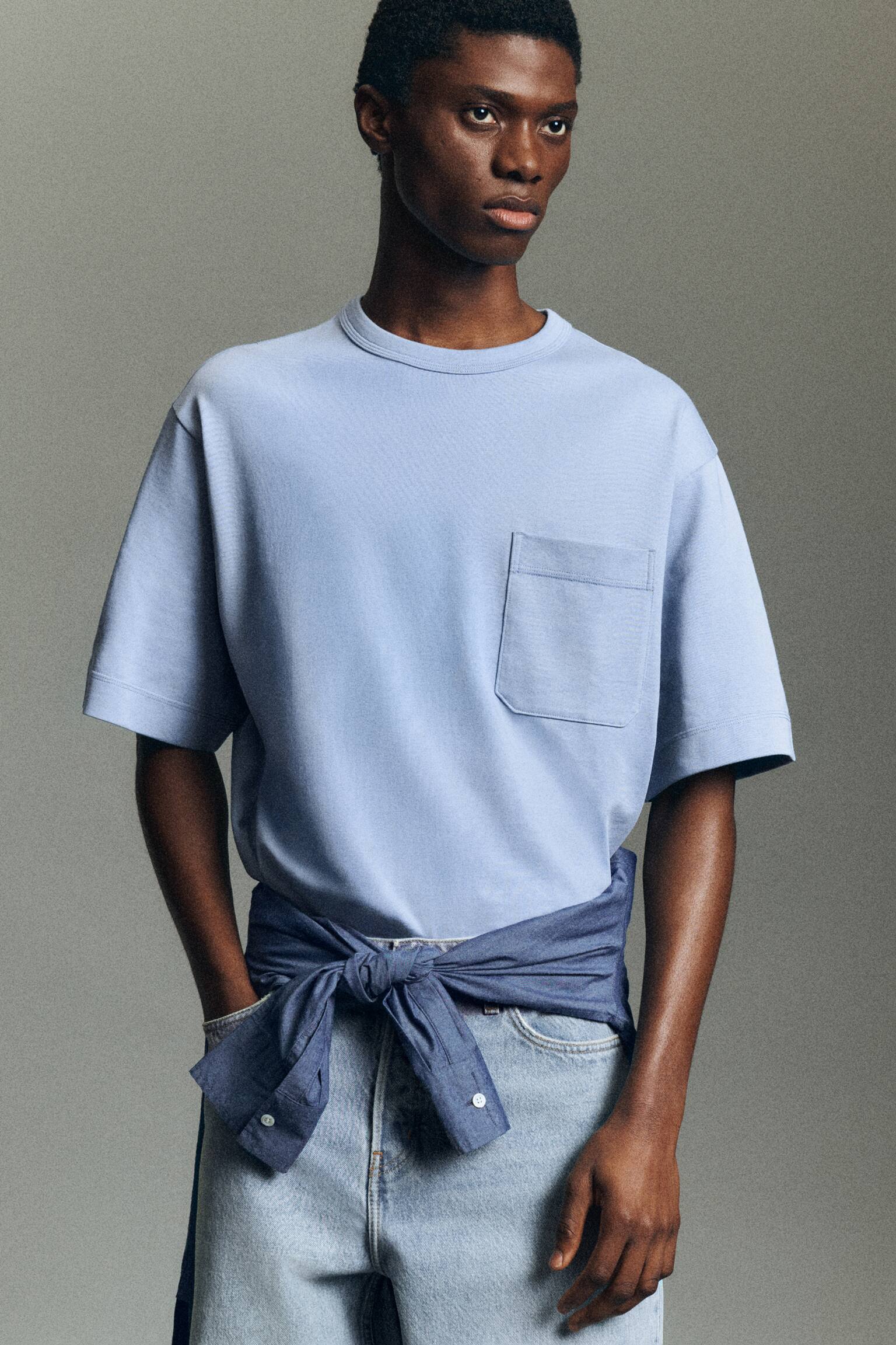 OVERSIZED T-SHIRT I KRAFTIG BOMULL - LJUSBLÅ/VIT - 4