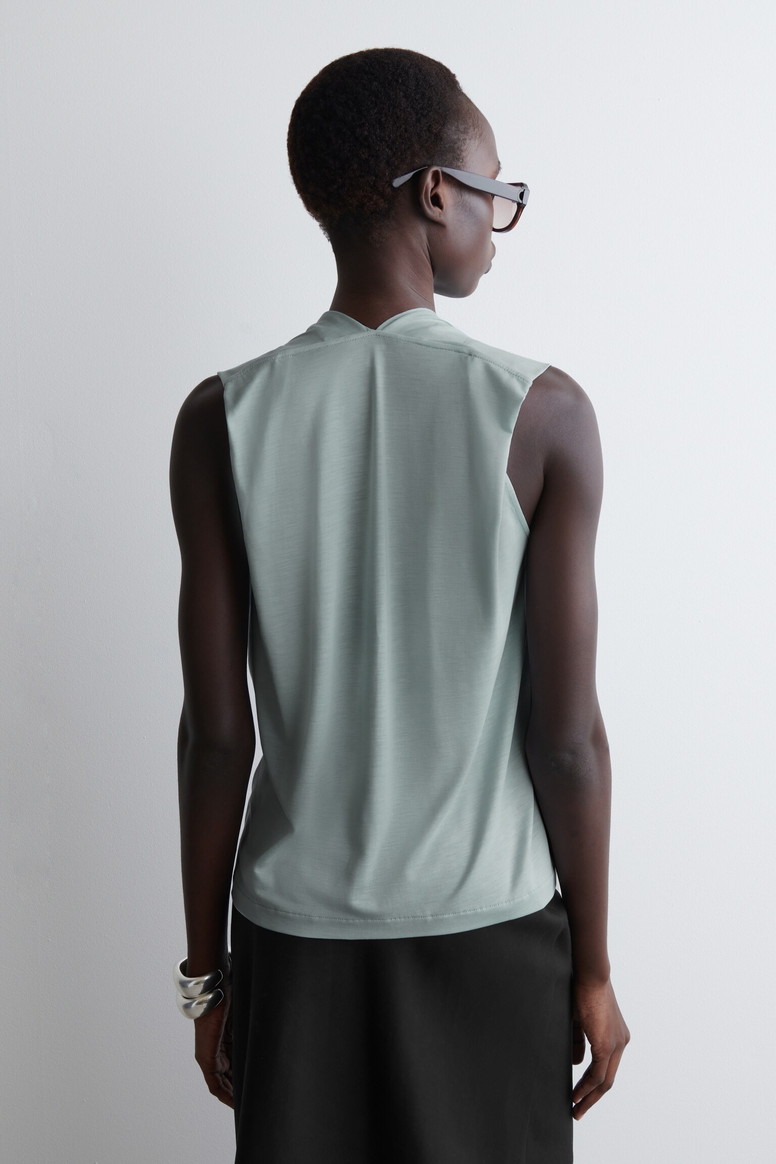 TOP CON SCOLLO A V DRAPPEGGIATO - AZZURRO/NERO - 6