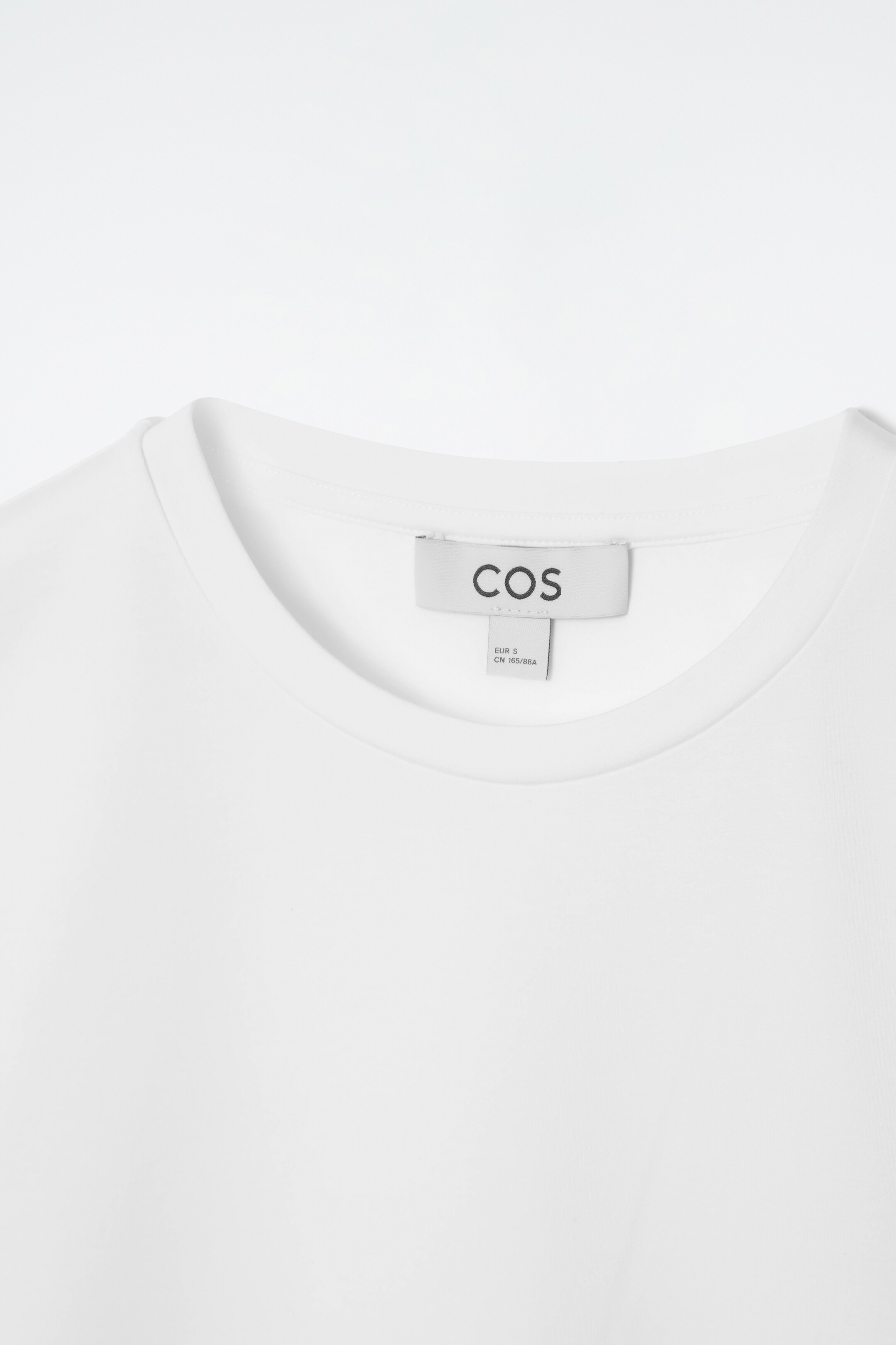 Grösseres Bild ansehen: LEICHT VERKÜRZTES SCHMAL GESCHNITTENES T-SHIRT - WEISS - DAMEN | H&M CH 2