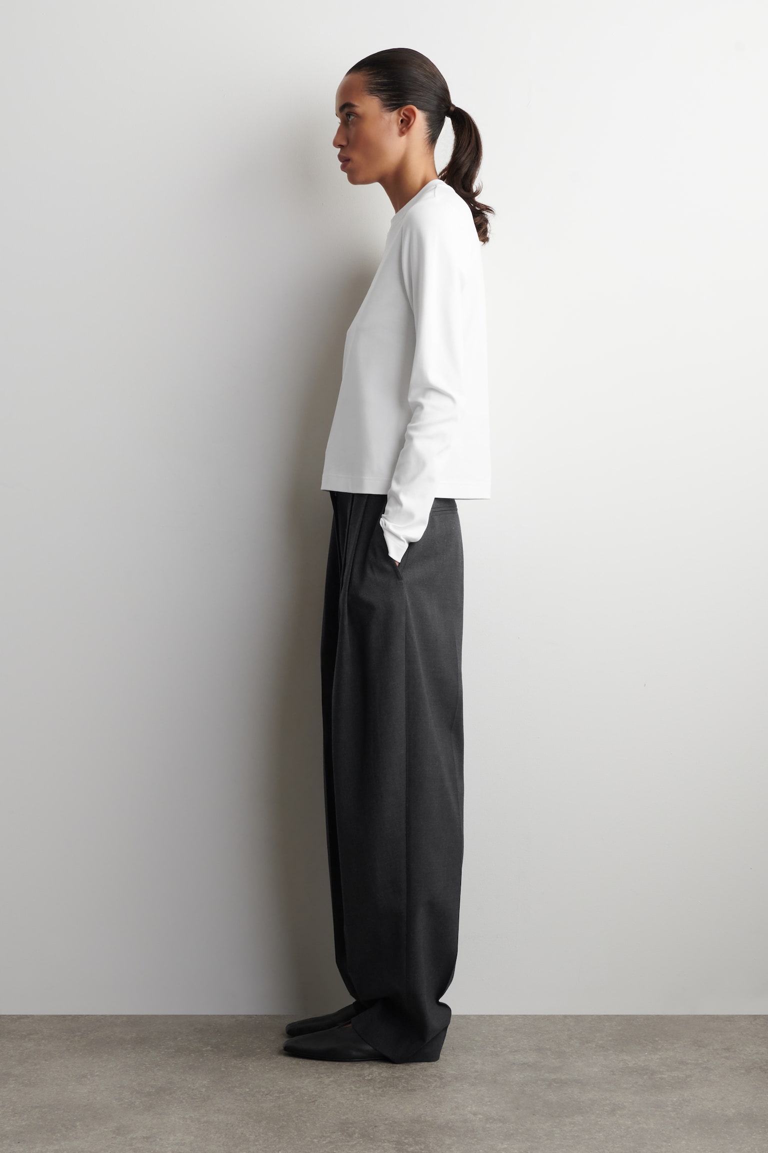 חולצת טי עם שרוולים ארוכים וחתך נקי - לבן/בז' מלאנג' - 6