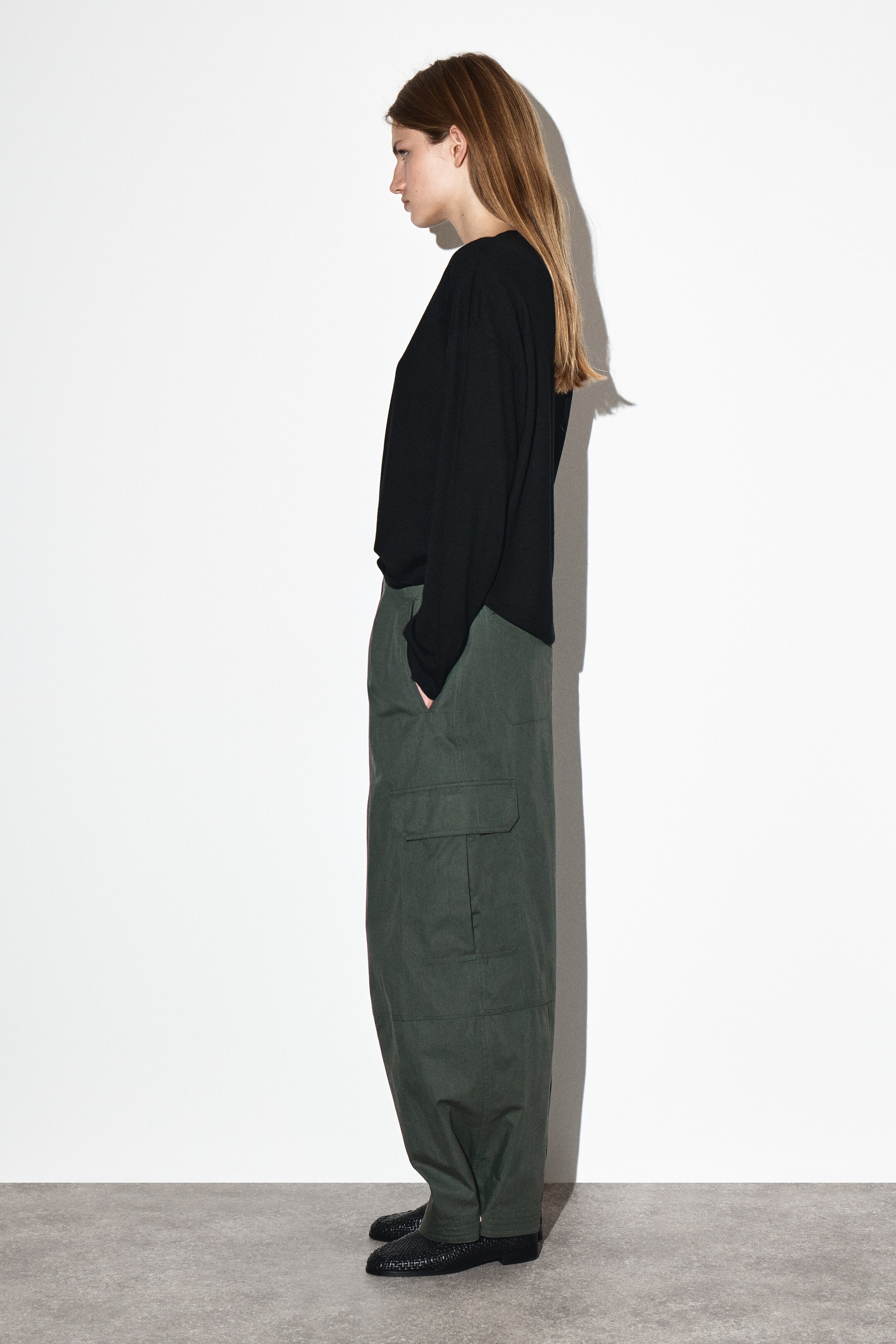 Ingrandisci l'immagine: UTILITY BARREL-LEG TROUSERS - DARK GREEN - DONNA | H&M CH 4