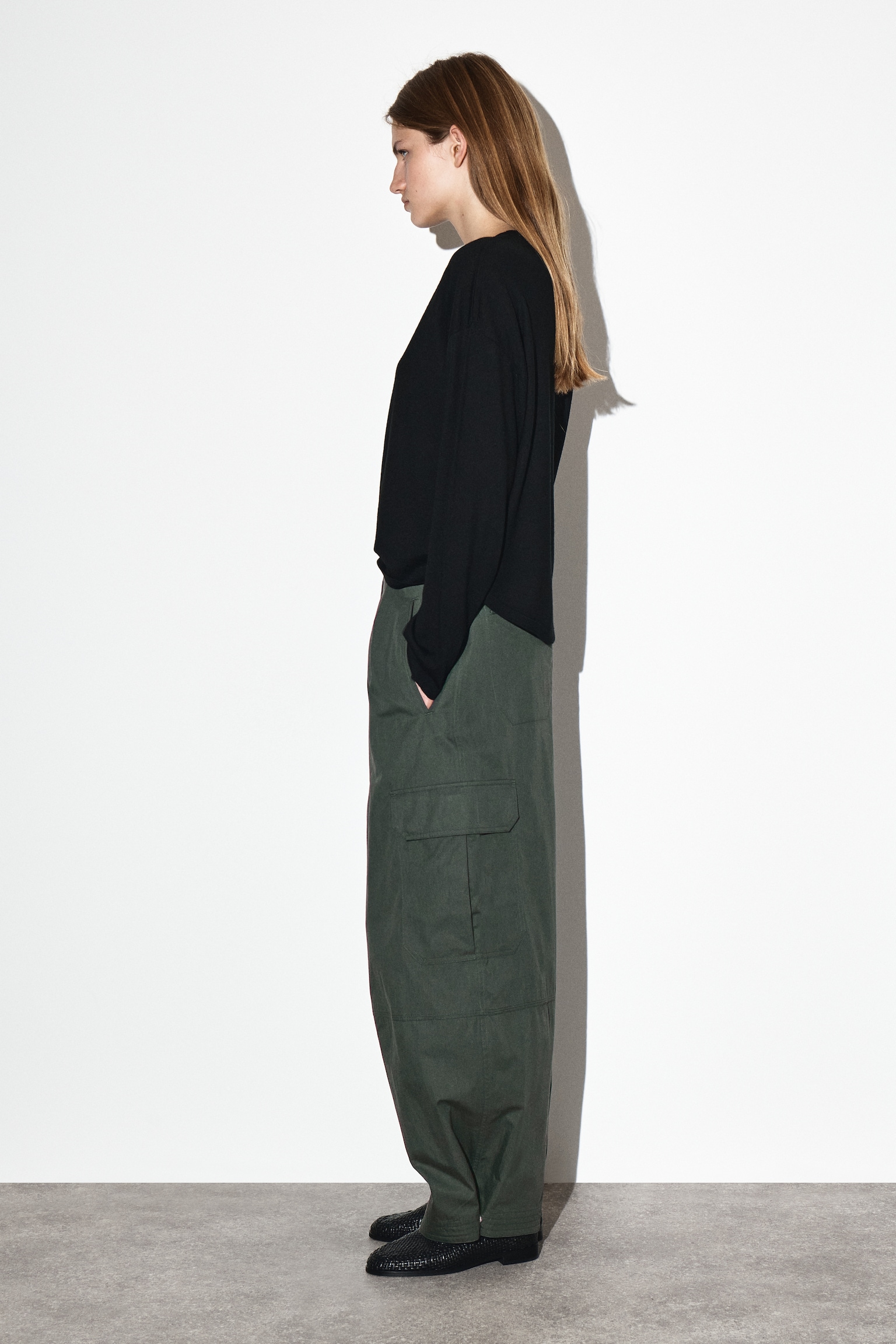 PANTALONI IN STILE UTILITY CON TAGLIO BARREL LEG - VERDE SCURO - 3