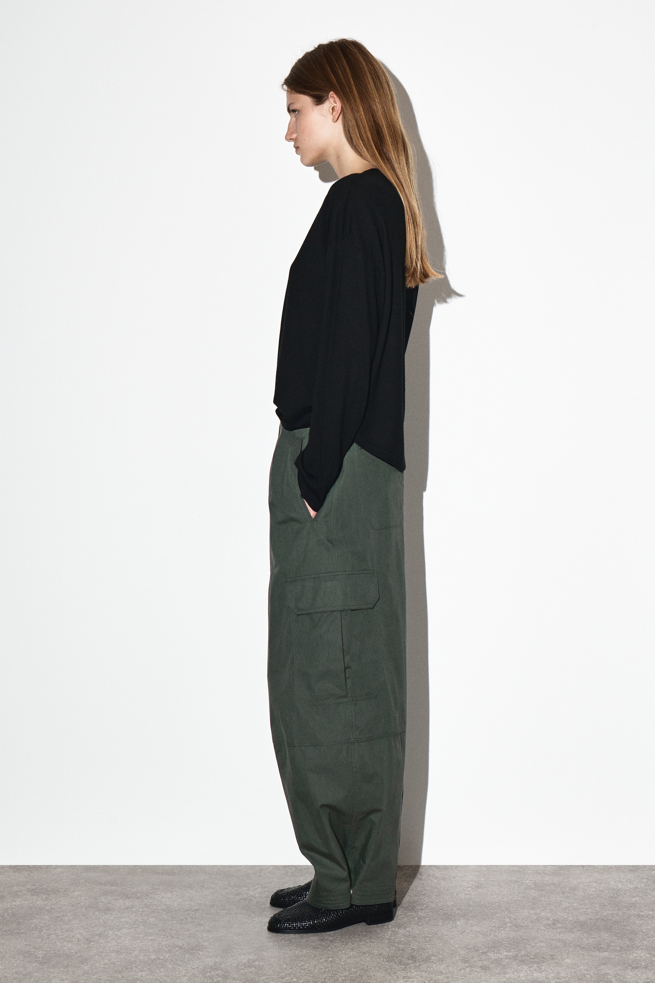 Ingrandisci l'immagine: UTILITY BARREL-LEG TROUSERS - DARK GREEN - DONNA | H&M CH 4
