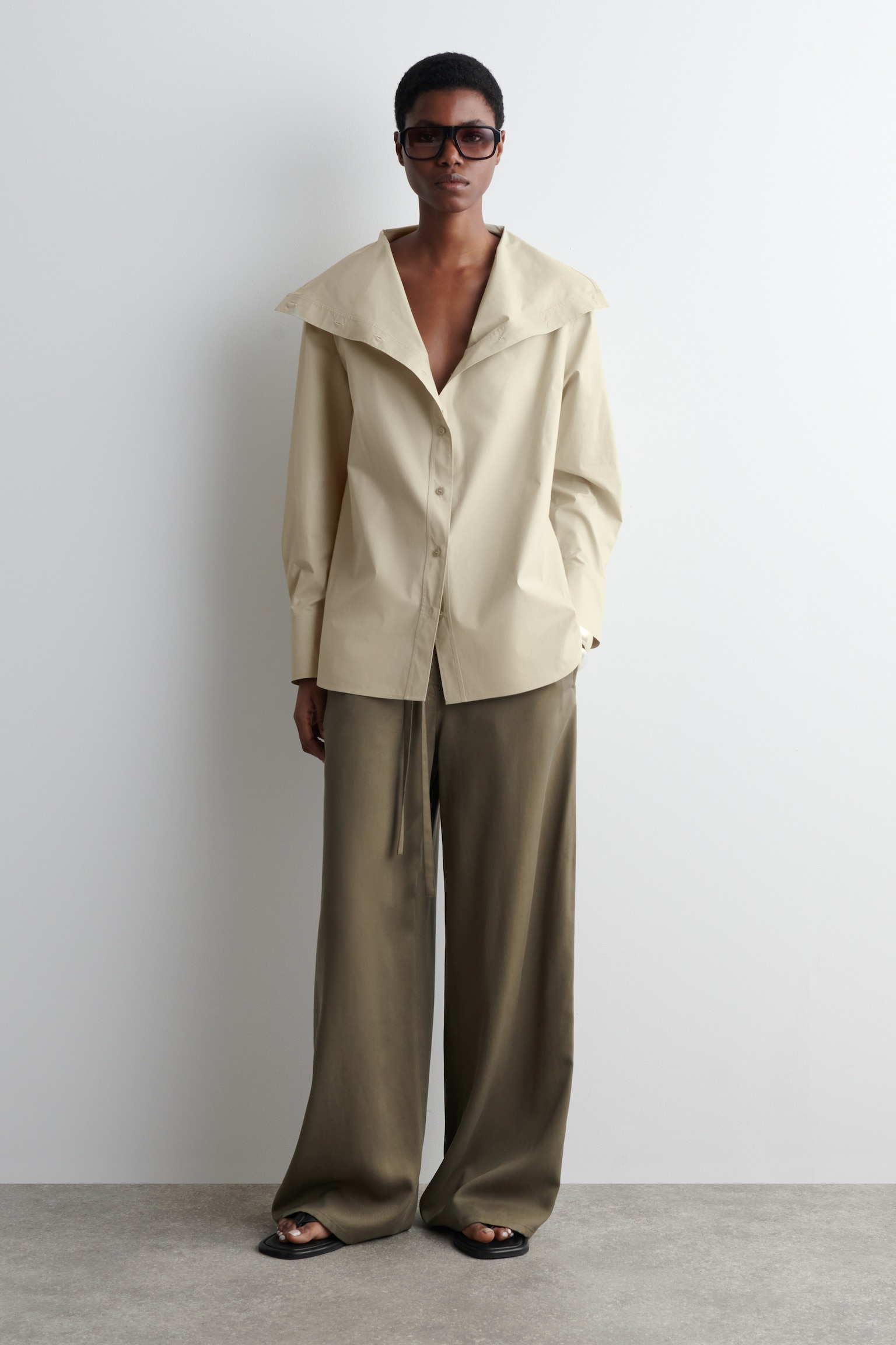 CAMISA CUELLO DE EMBUDO RELAXED FIT - CAQUI - 4