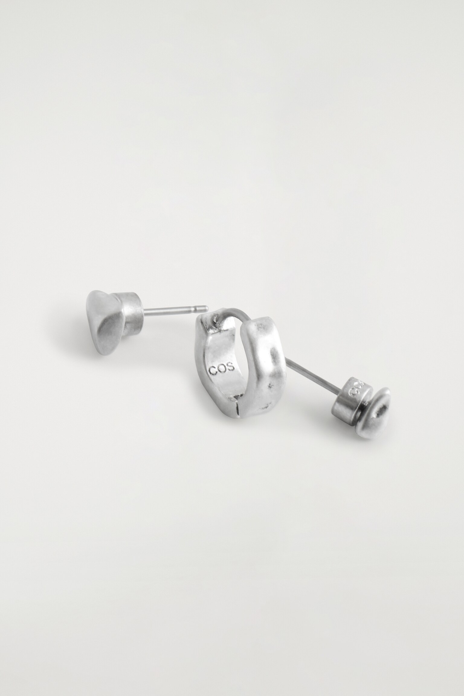 LOTS DE TROIS BOUCLES D'OREILLES MARTELÉES - ARGENTÉ - 5
